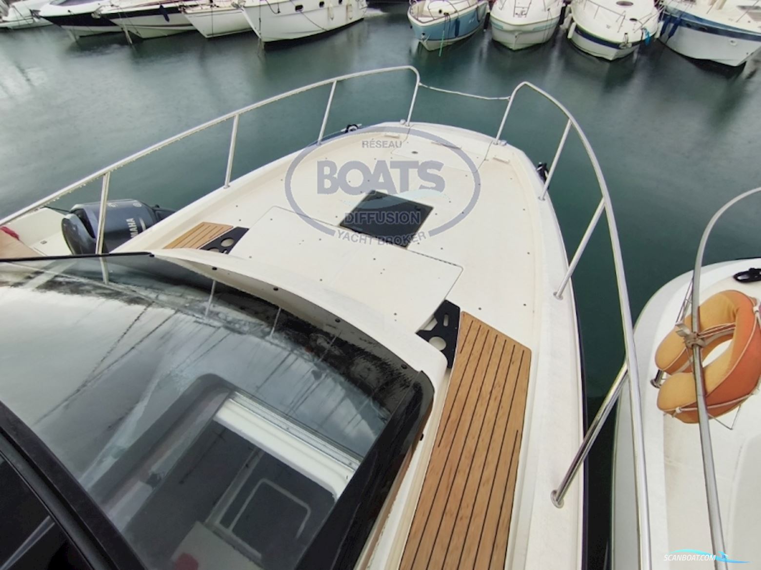 Quicksilver Activ 875 Sundeck