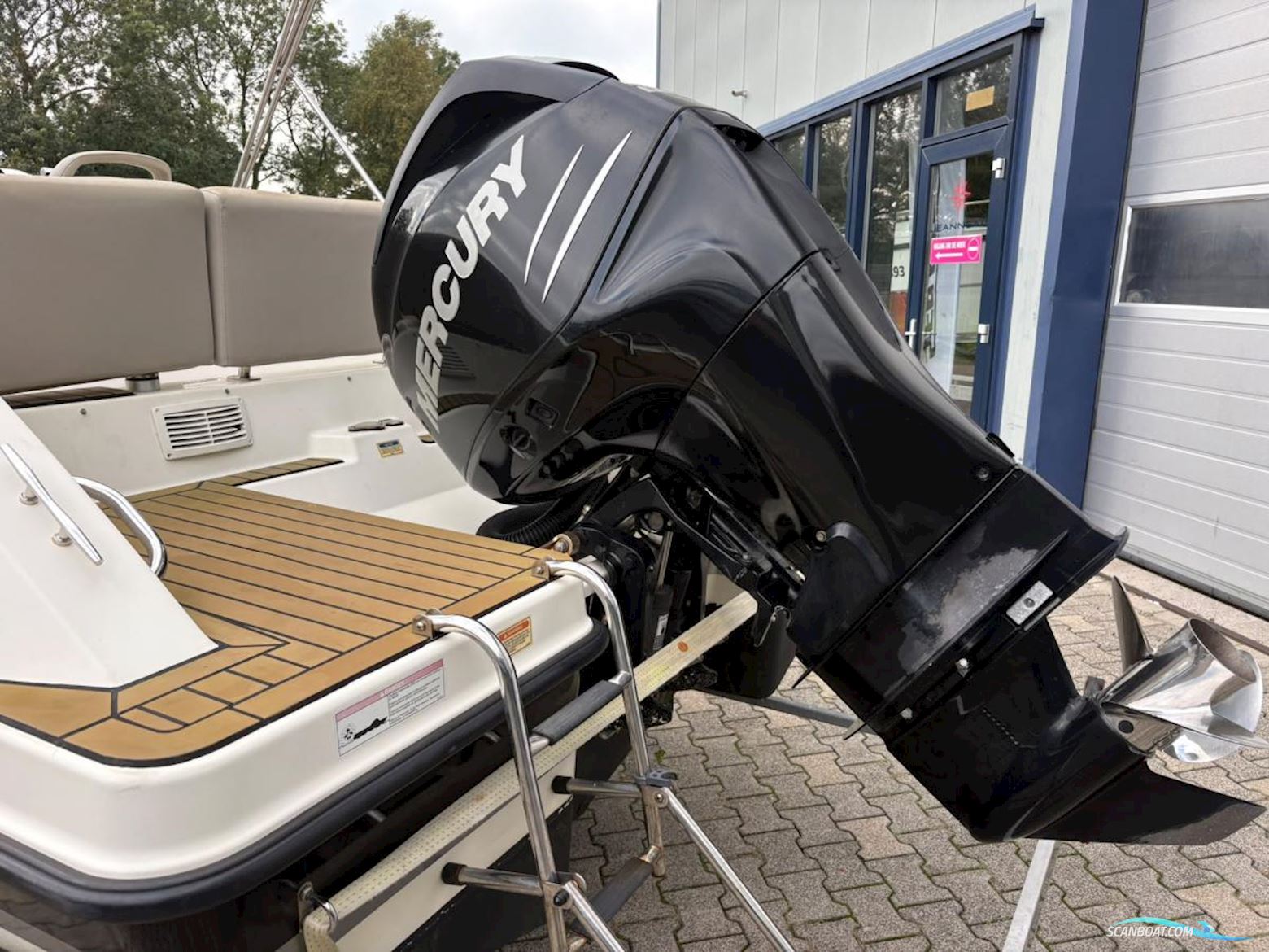 Quicksilver Active 675