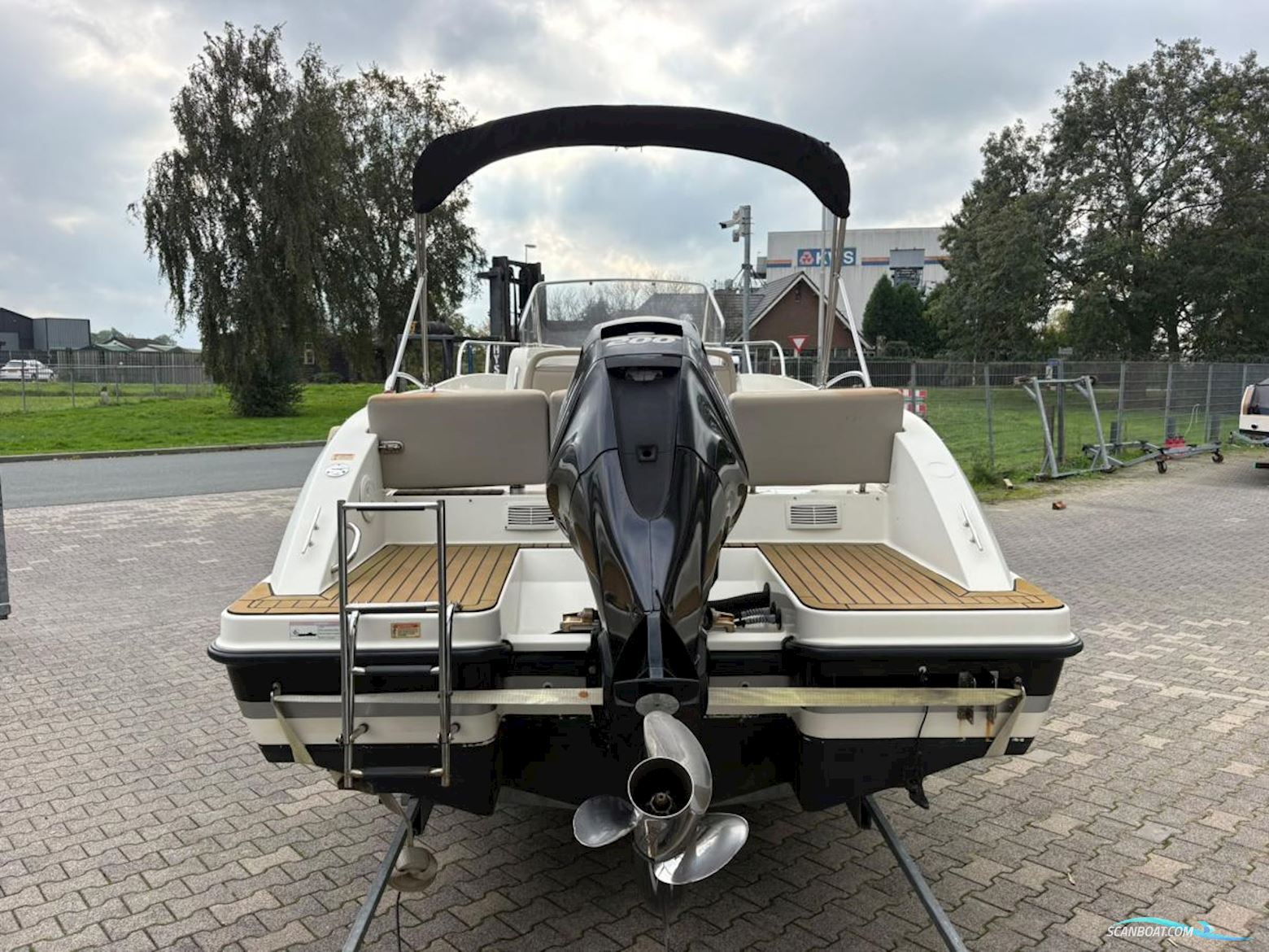 Quicksilver Active 675
