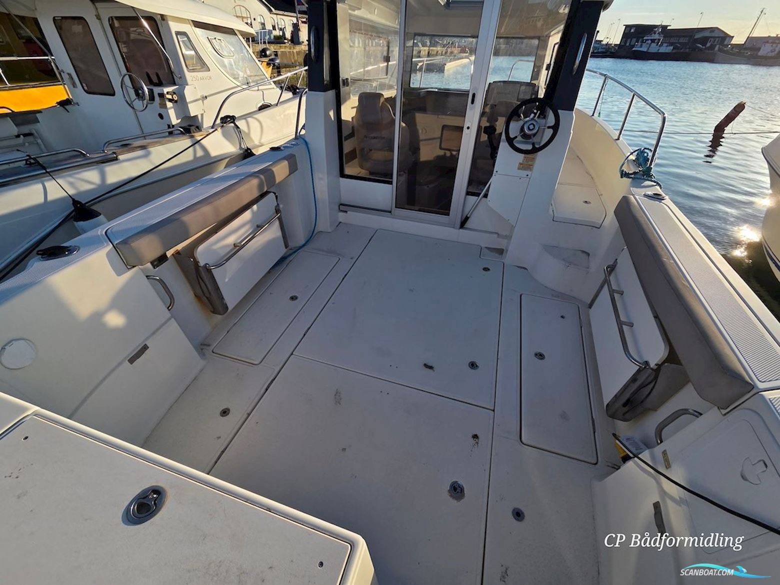 Quicksilver Arvor 810 Pilothouse