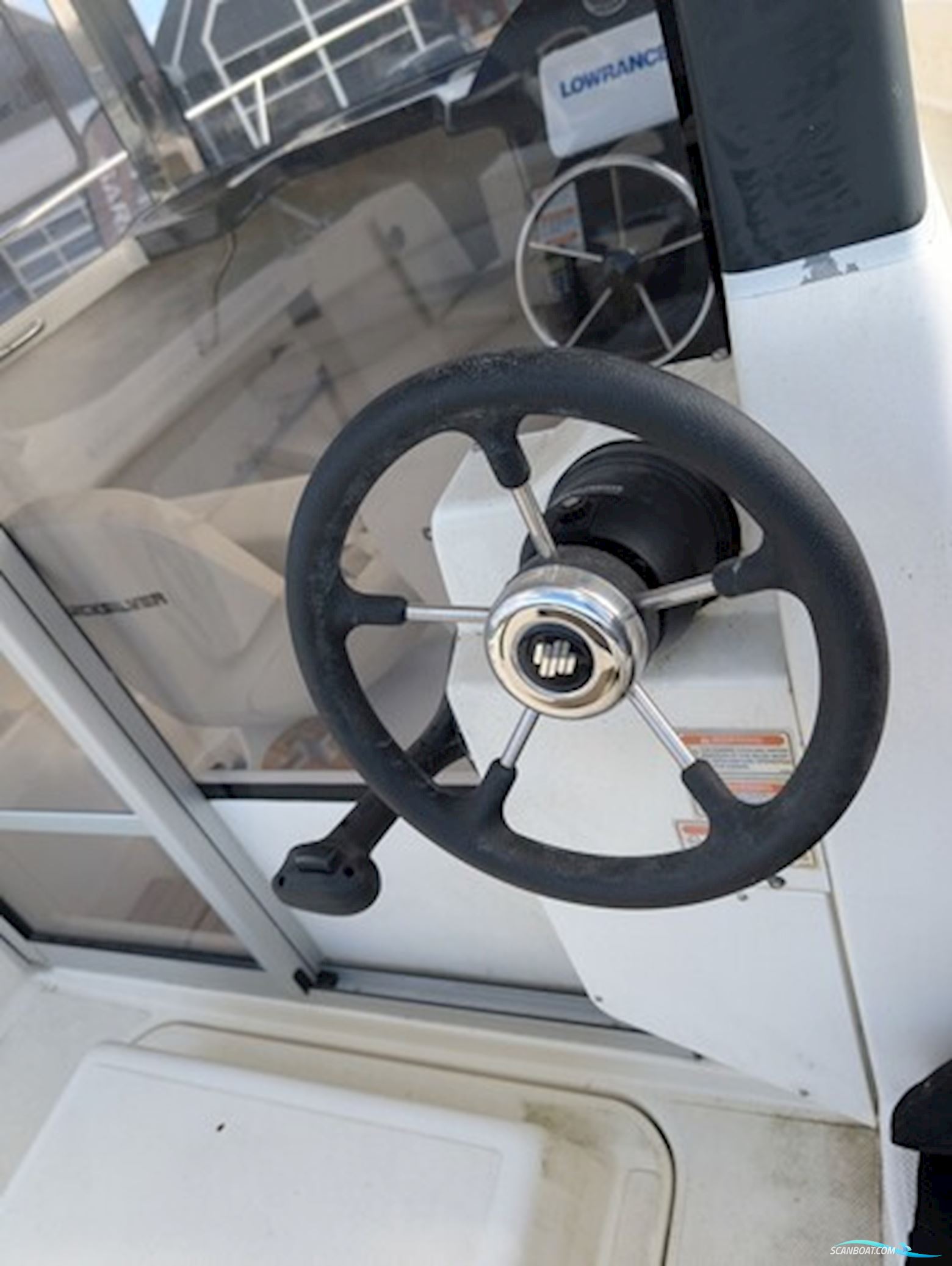 Quicksilver Avor 690