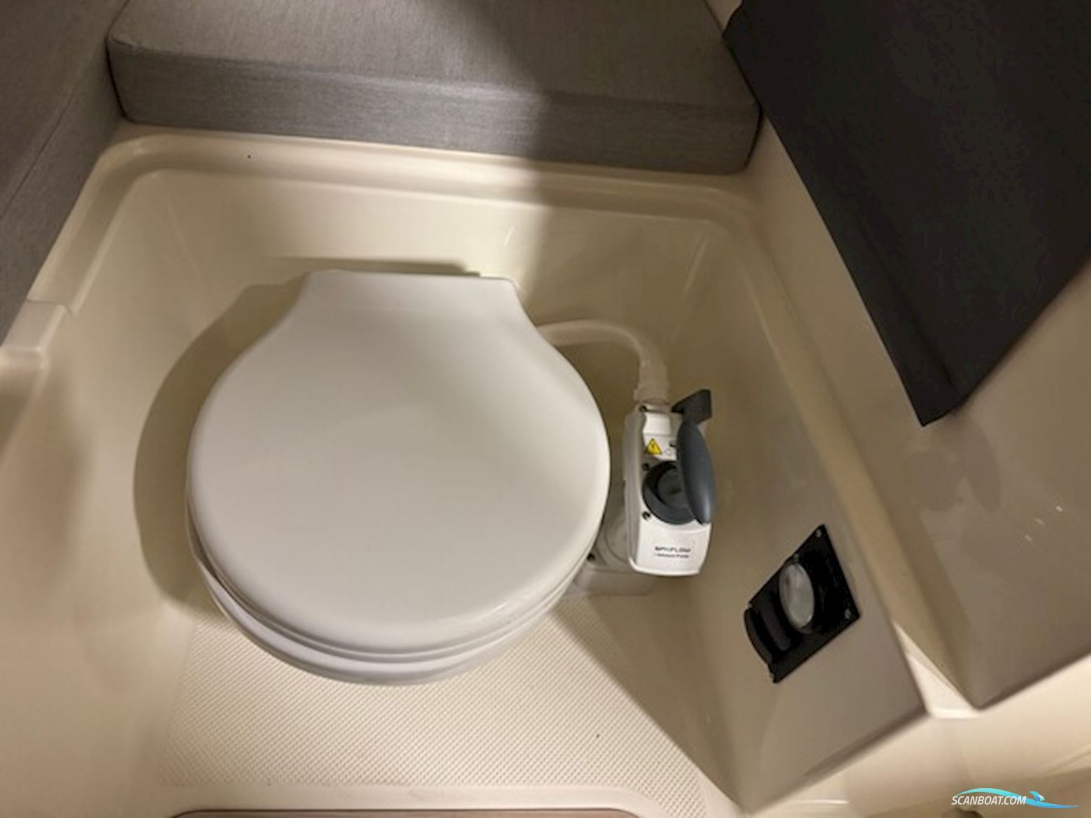 Quicksilver Captur 705 Pilothouse Med 225 hk Mercury-Efi DS 3,4L V6 XL - Alt i Udstyr.