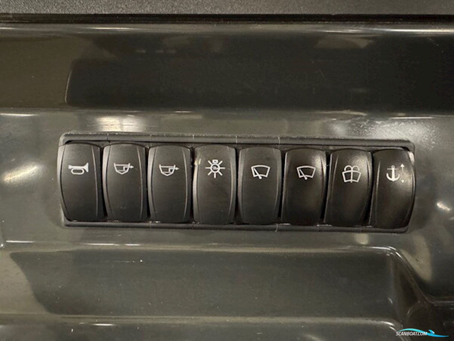 Quicksilver Captur 705 Pilothouse Med 225 hk Mercury-Efi DS 3,4L V6 XL - Alt i Udstyr.