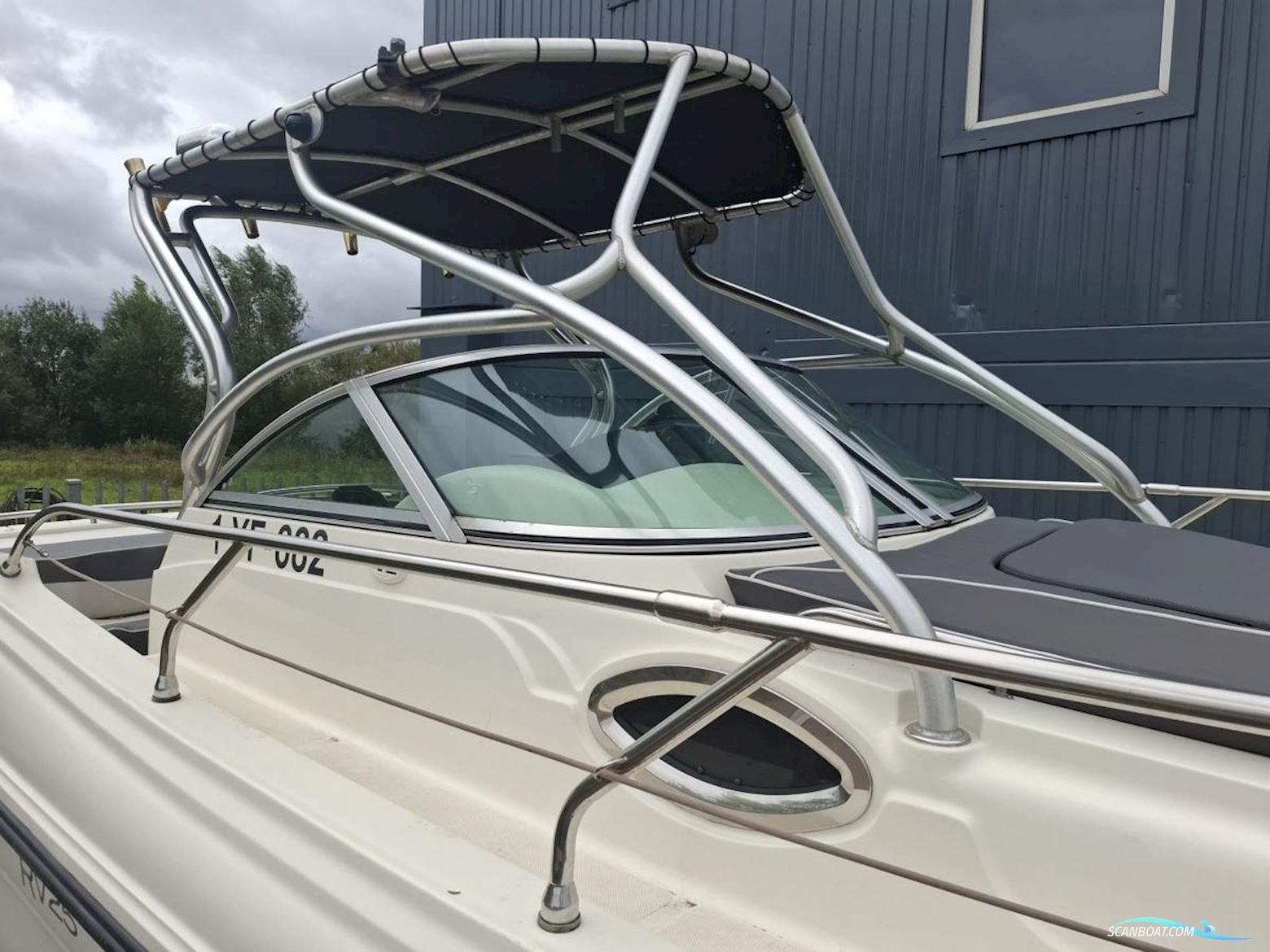 Rancraft RM-Yacht Ranieri RV-25 Console Boat