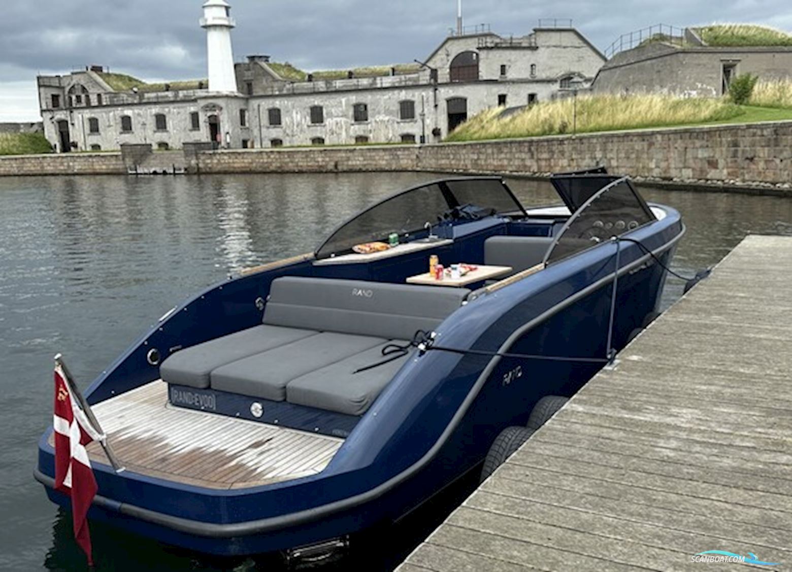 RAND Leisure 28 - Mercruiser 6.2L med Bravo 3-drev