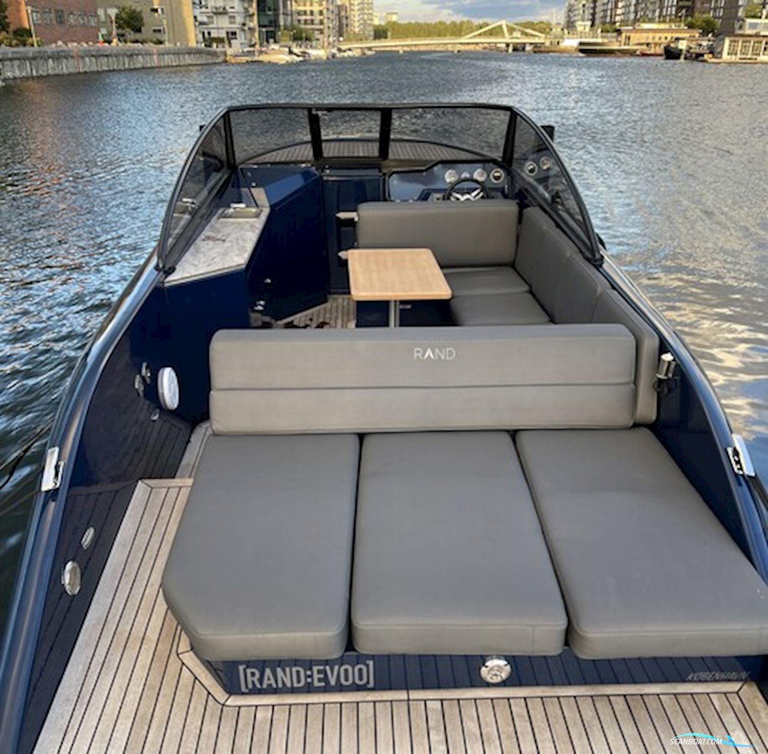 RAND Leisure 28 - Mercruiser 6.2L med Bravo 3-drev