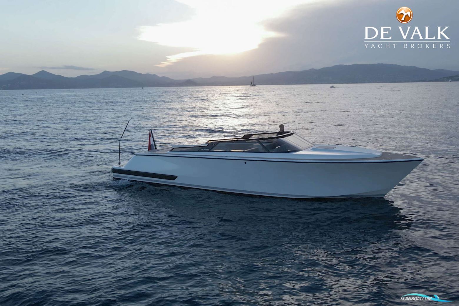 Reborn 40 R Cabin