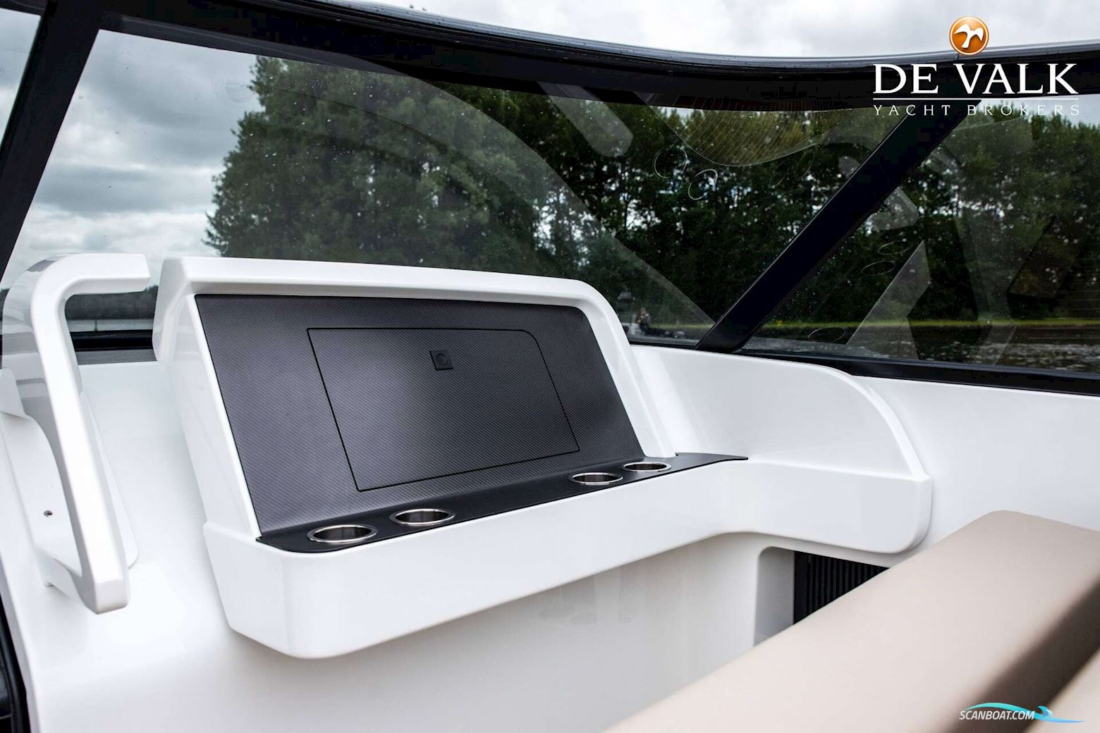 Reborn 40 R Cabin