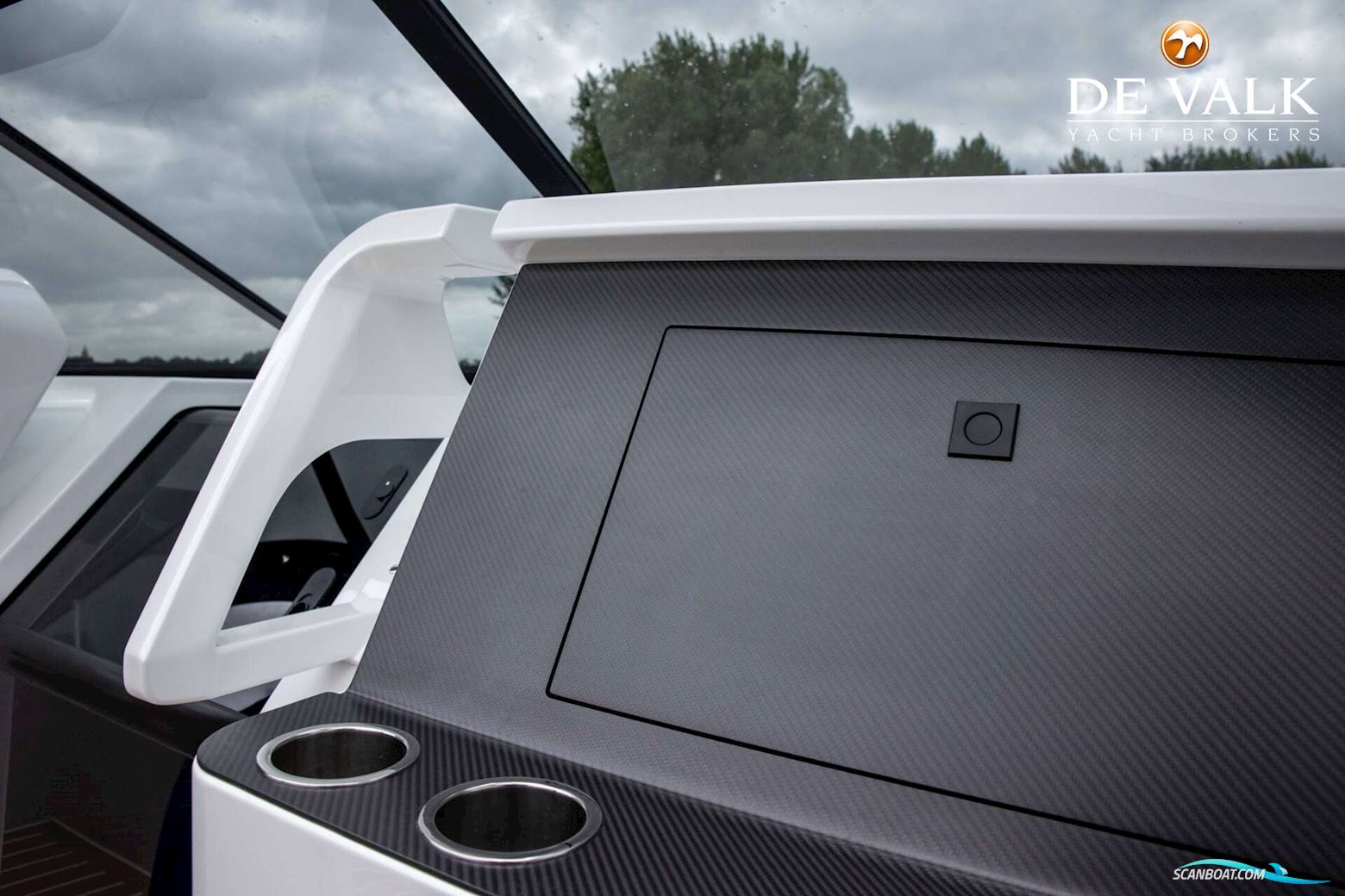 Reborn 40 R Cabin