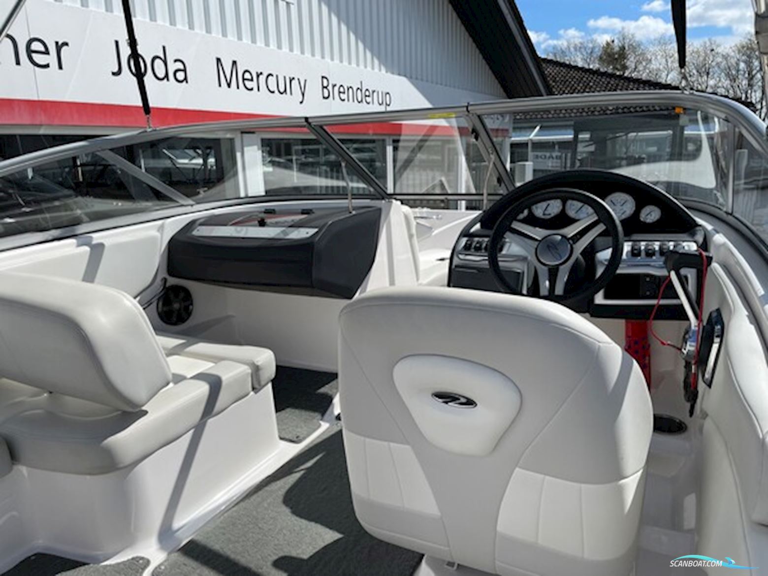 Regal 1900 ES med 200 hk Volvo Penta V6 og Brenderup bådtrailer - SOLGT