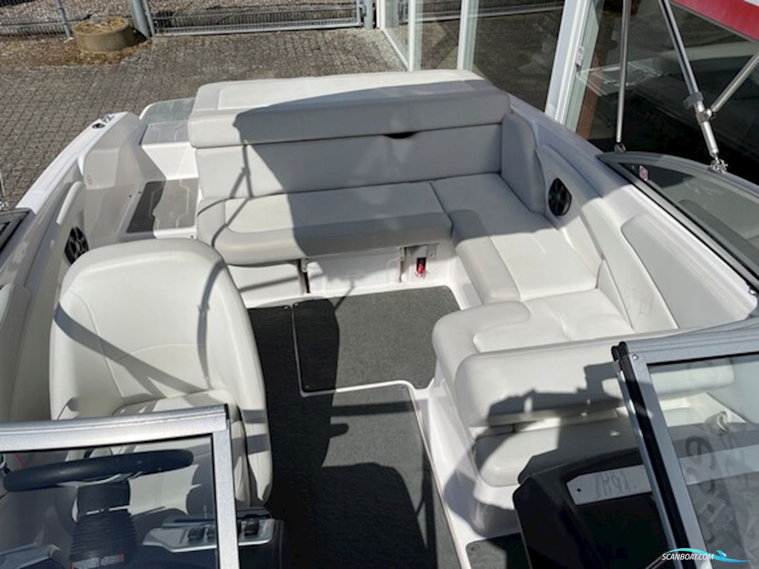 Regal 1900 ES med 200 hk Volvo Penta V6 og Brenderup bådtrailer - SOLGT