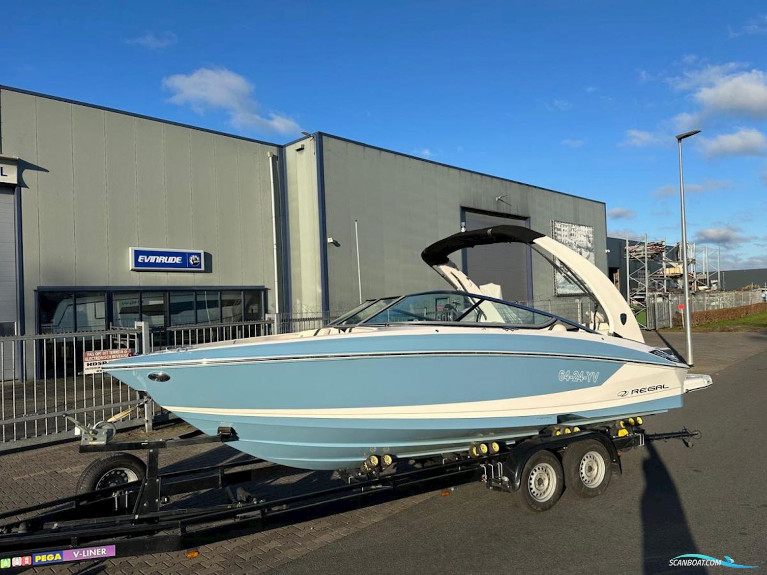 Regal 2300 Bowrider