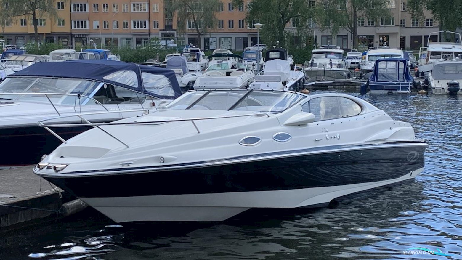 Regal 2550 LSC Motorboat 2000, with Mercruiser engine, Sweden