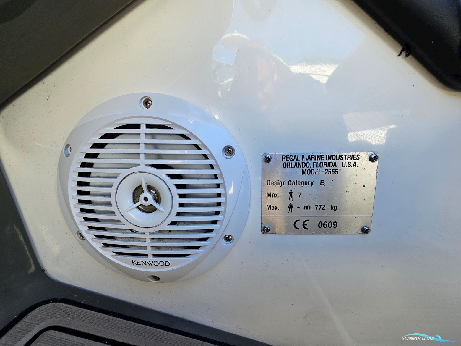 Regal 2565 Window Express