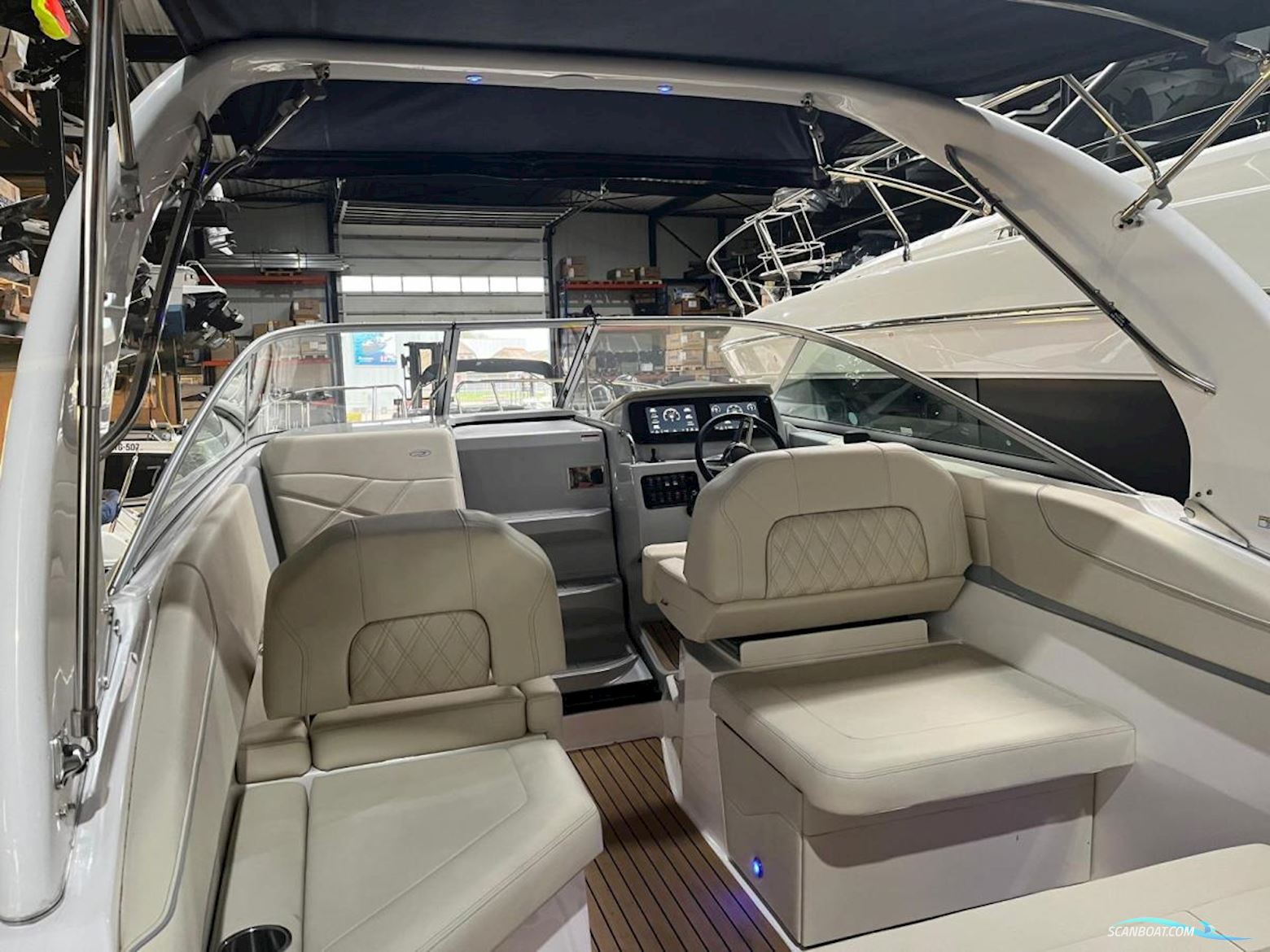 Regal 26 Express Cruiser