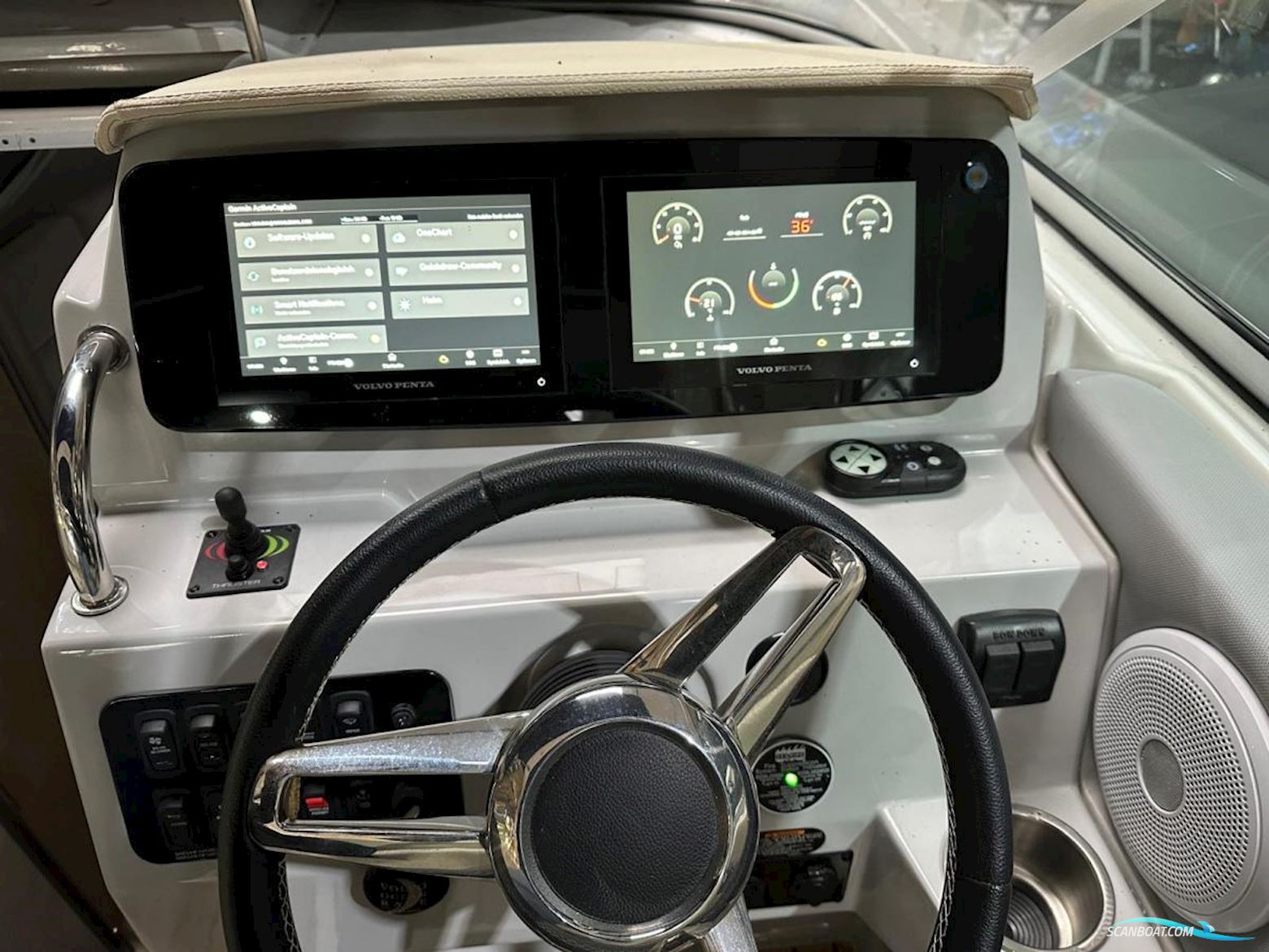 Regal 26 Express Cruiser