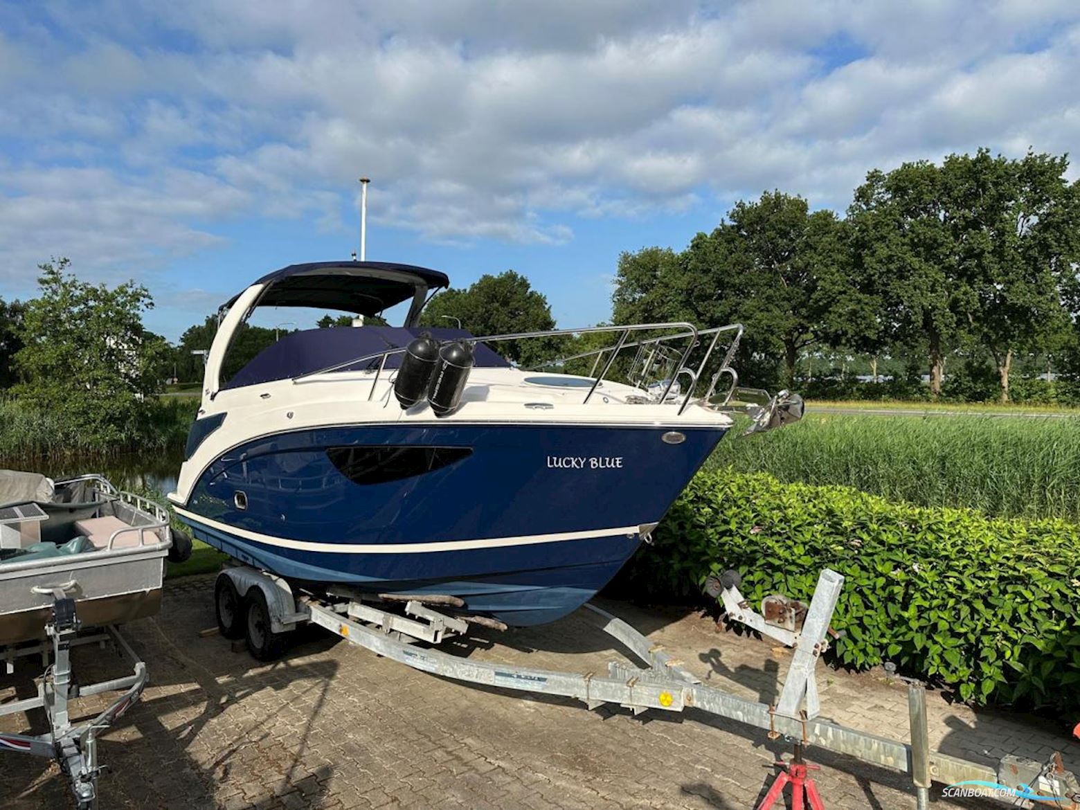 Regal 26 Express Cruiser