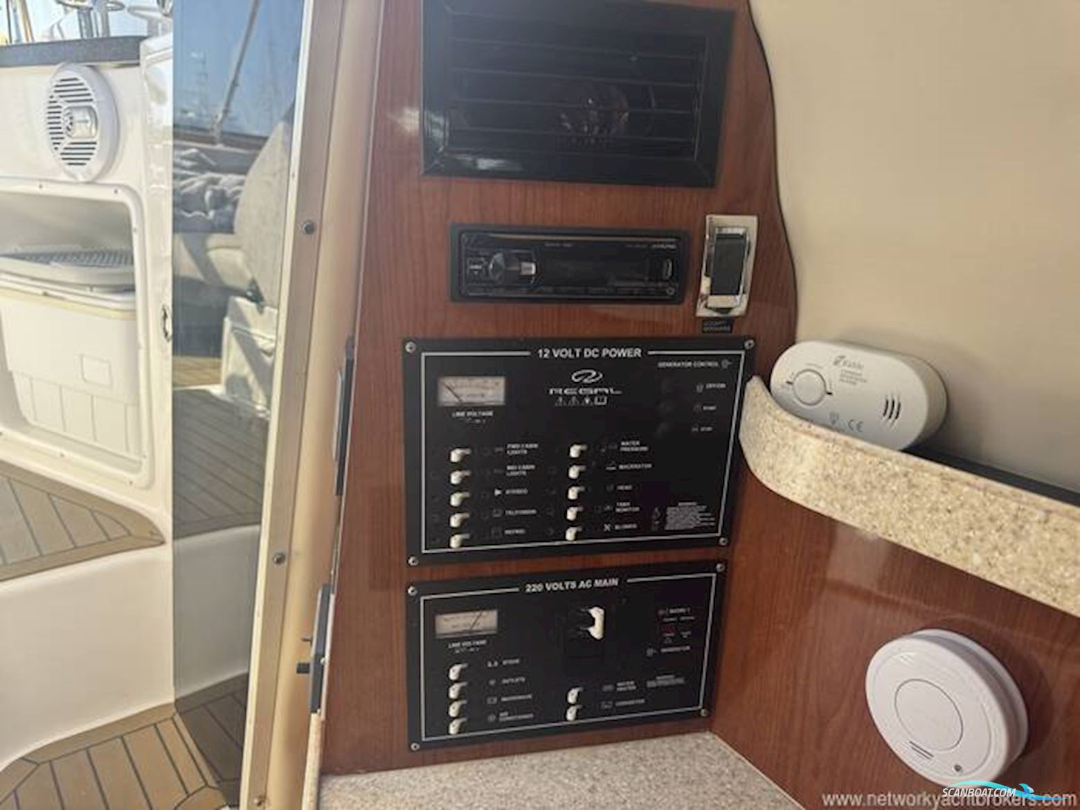 Regal 2665 Commodore