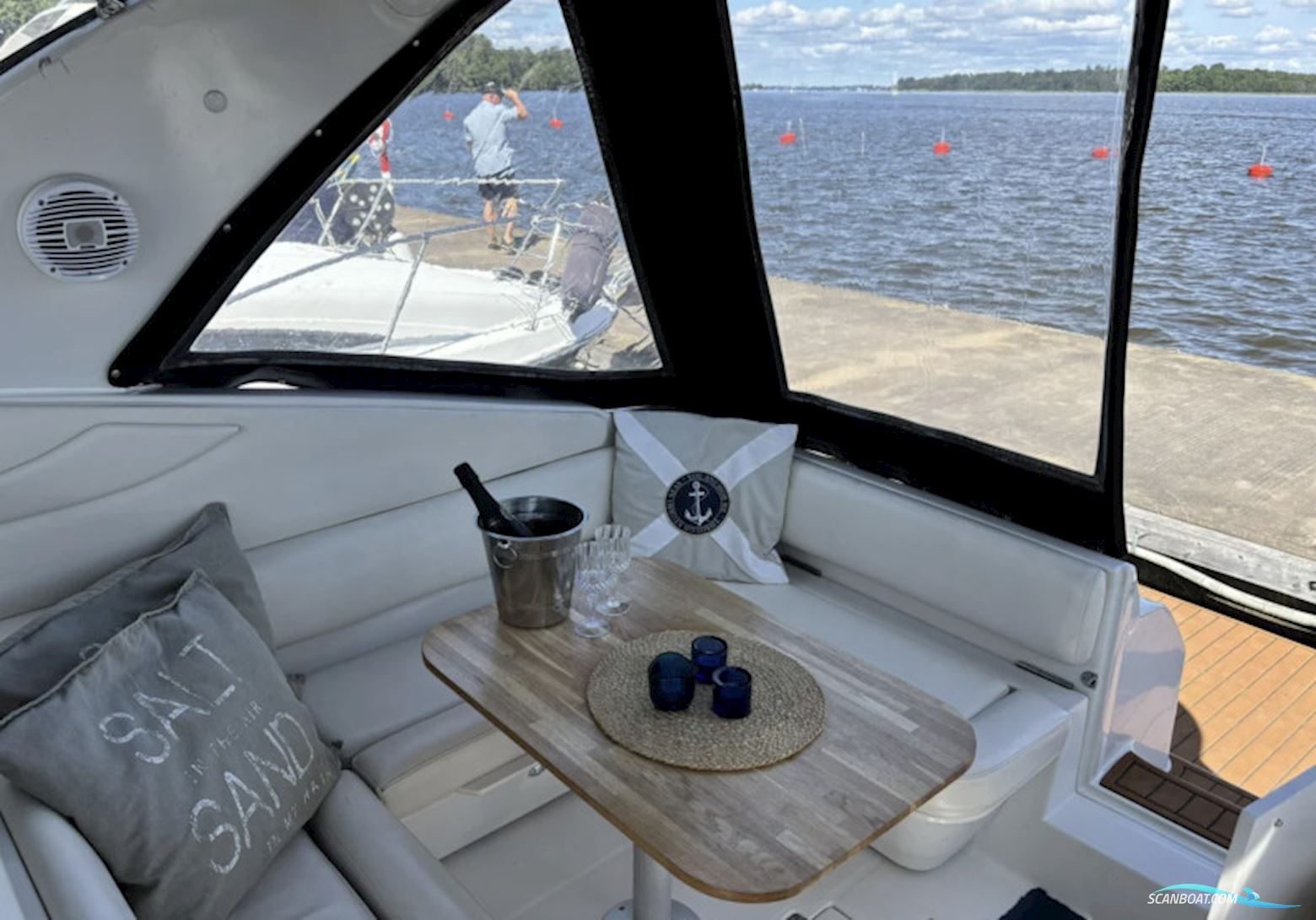 Regal 3260 Commodore