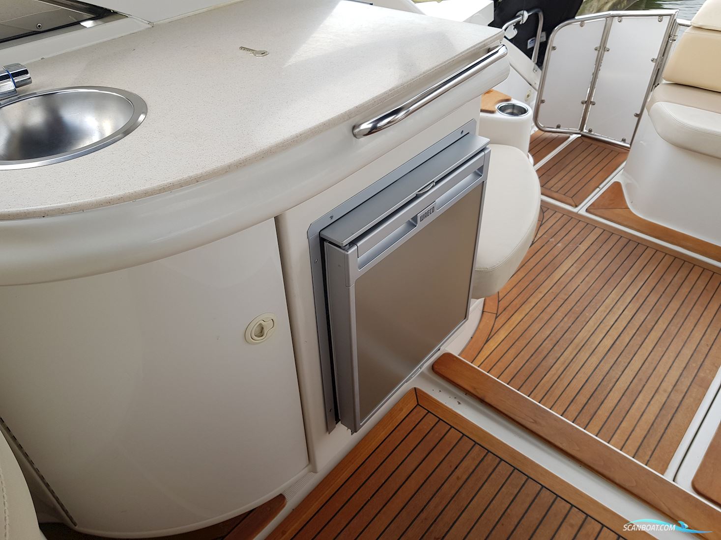 Regal 4160 Commodore