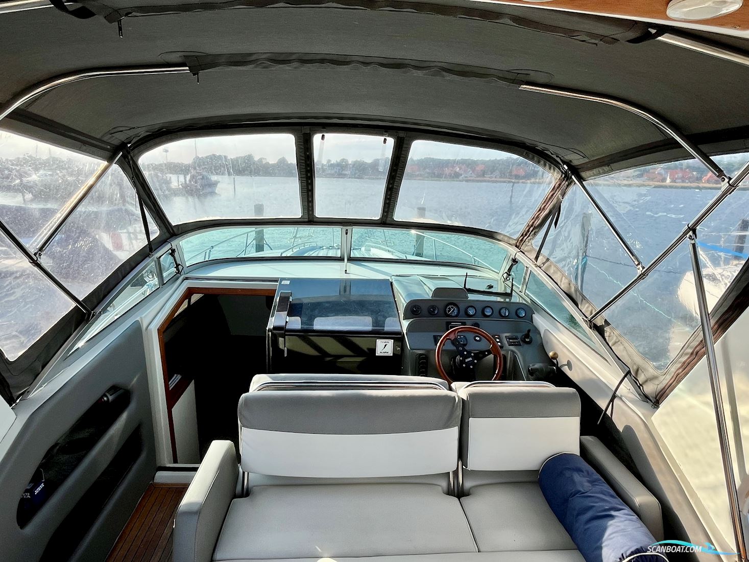 Regal Commodore 280