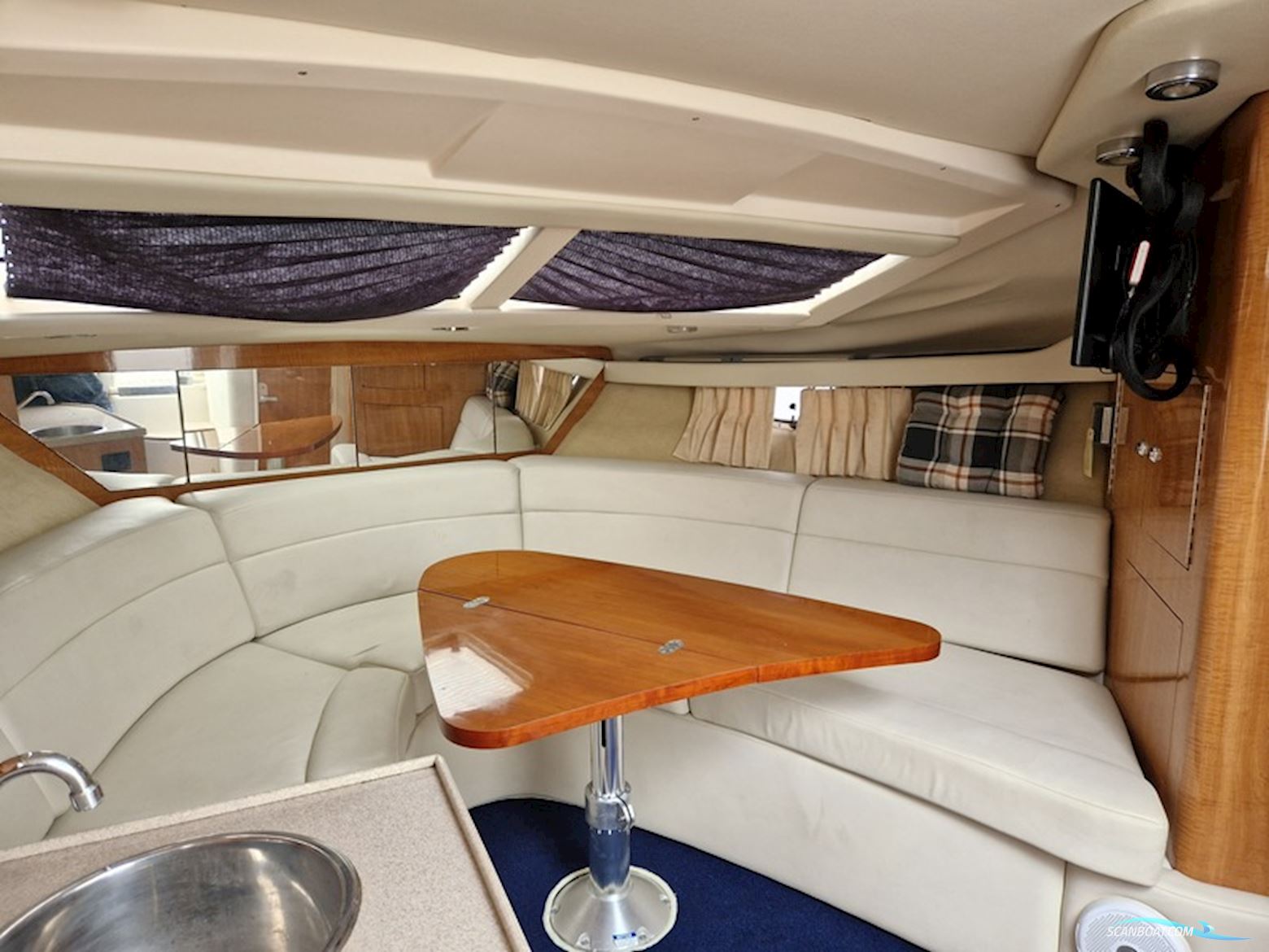 Regal Commodore 3060 DIESEL