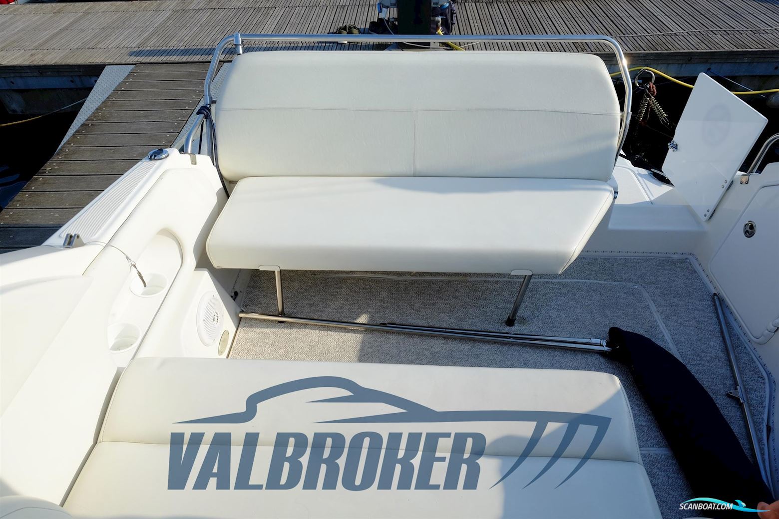 Regal Marine Commodore 2665