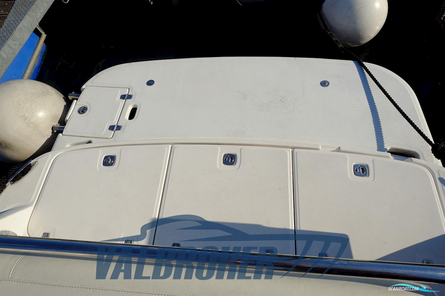 Regal Marine Commodore 2665