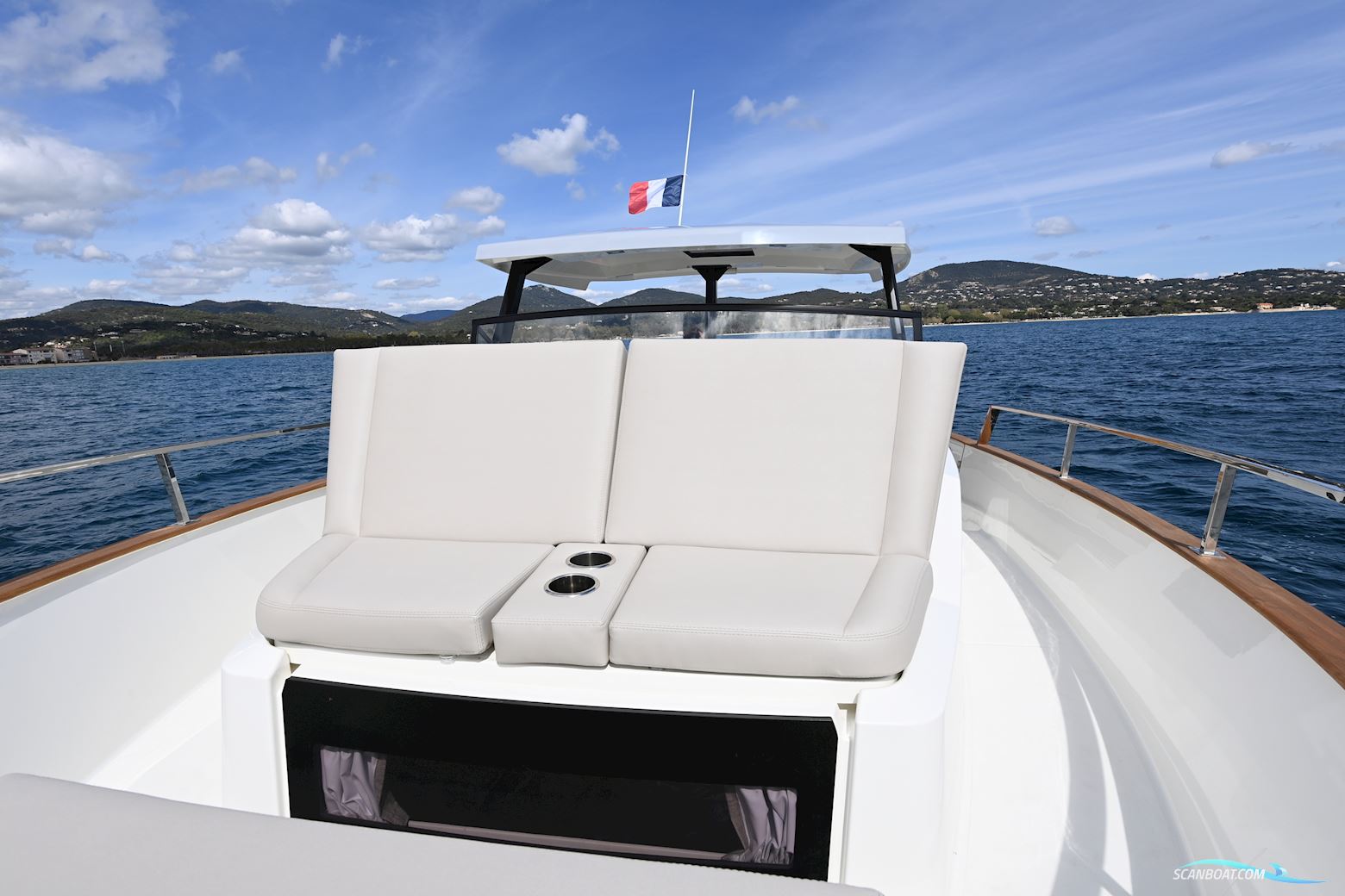 Rhéa 32 Open