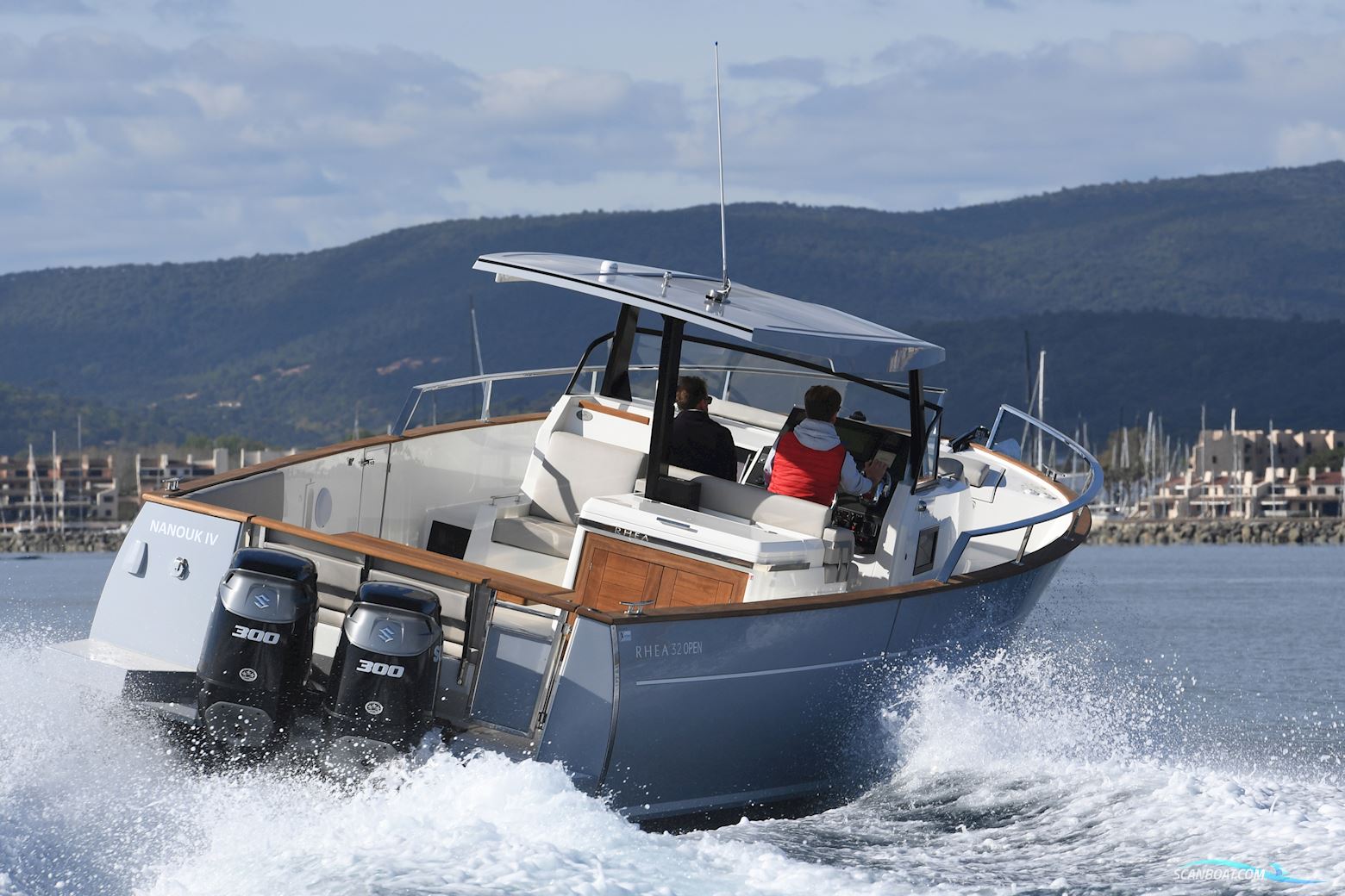 Rhéa 32 Open
