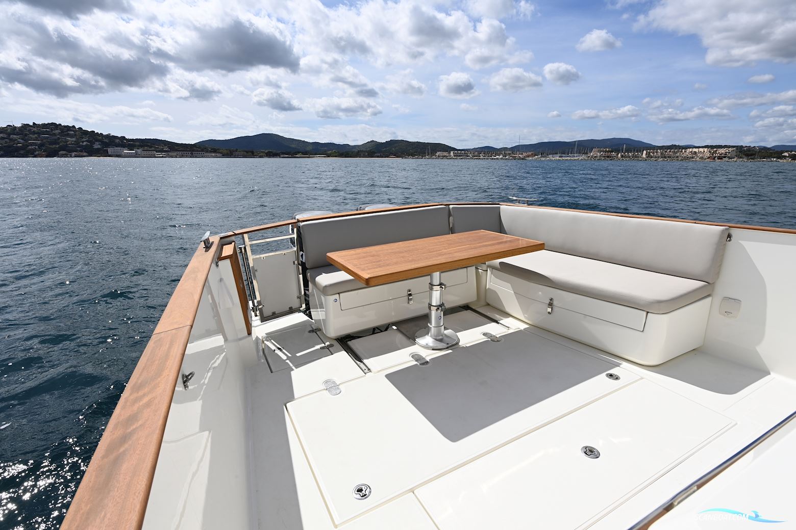 Rhéa 32 Open