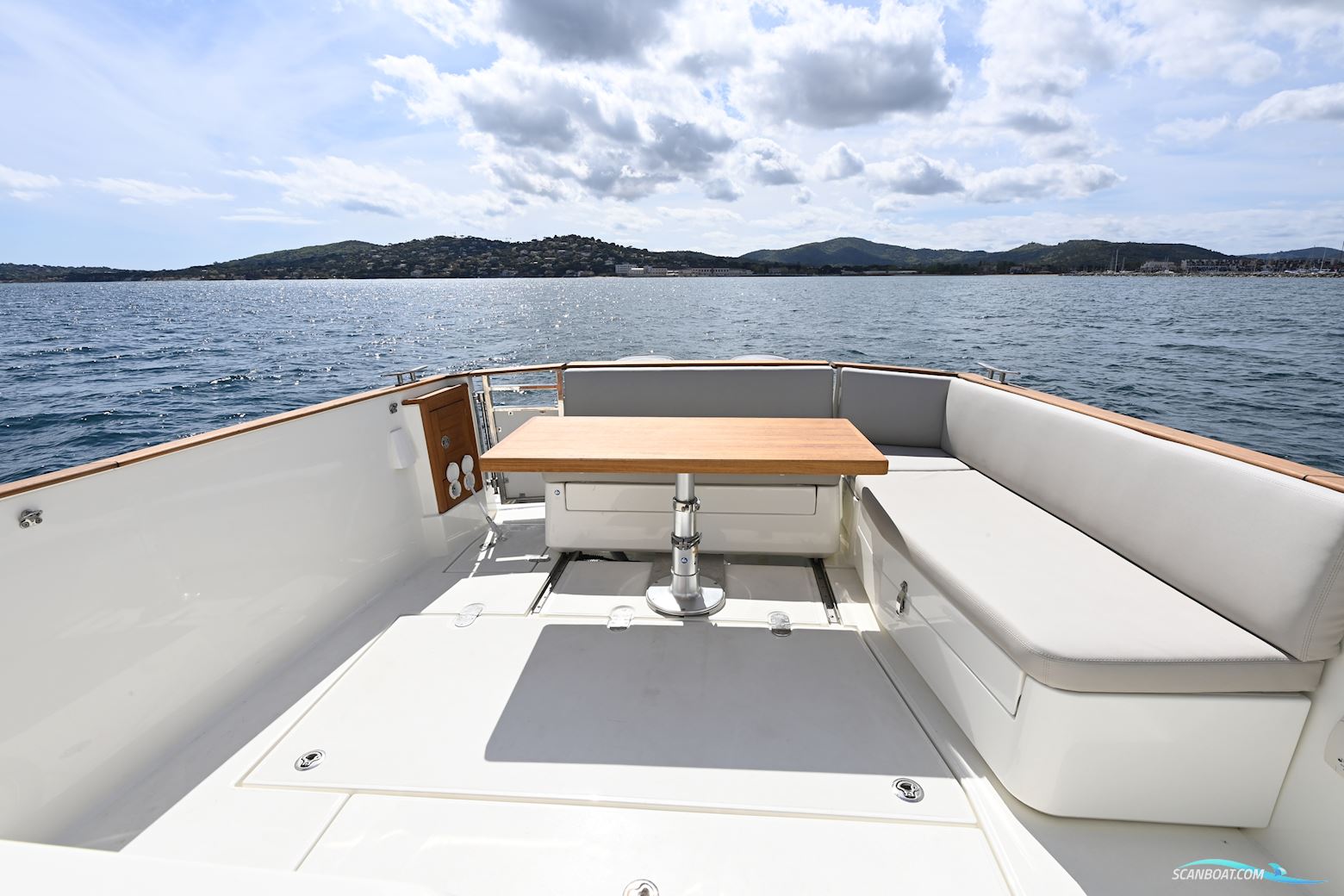 Rhéa 32 Open