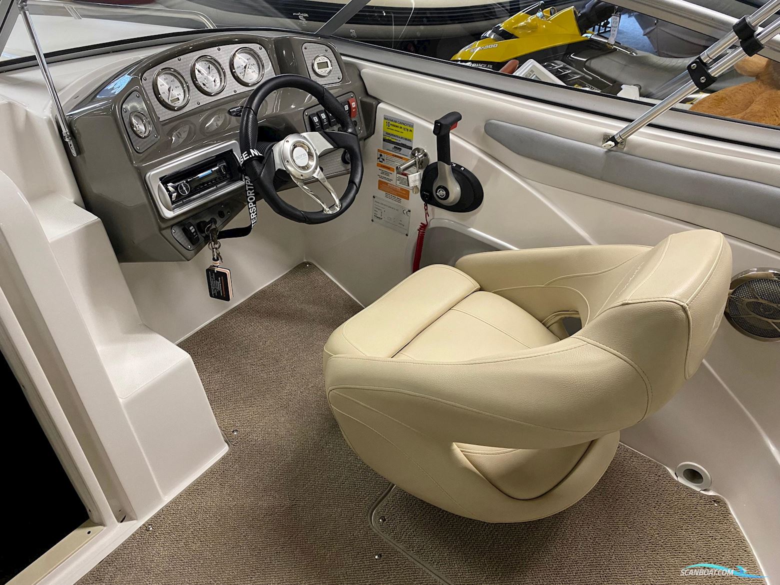 Rinker 220 Captiva Mtx Cuddy
