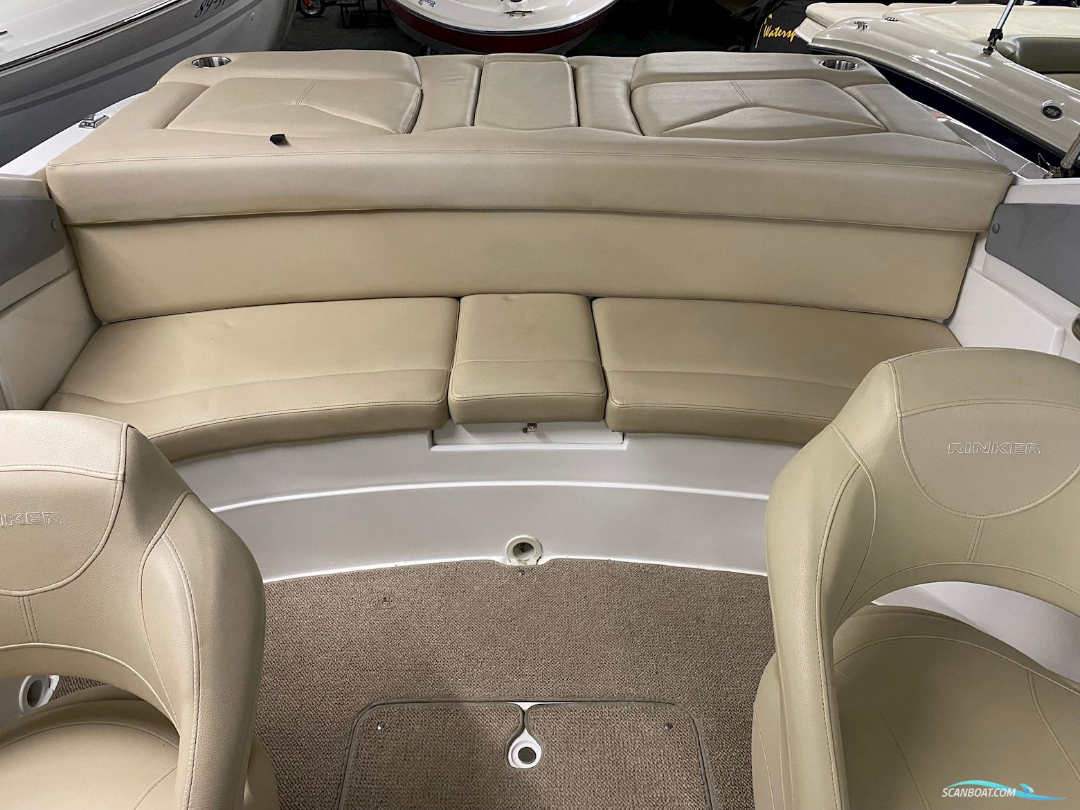 Rinker 220 Captiva Mtx Cuddy
