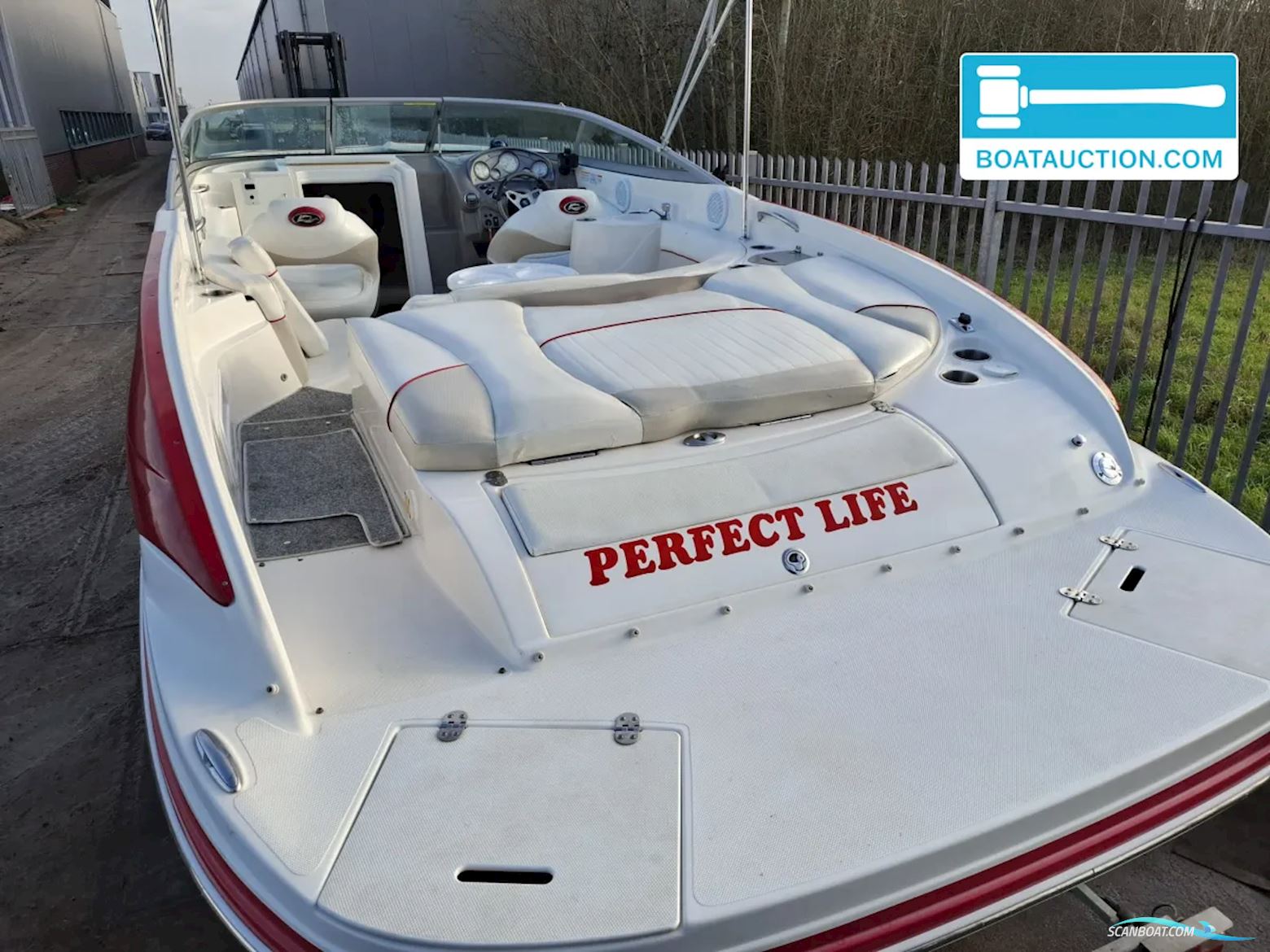 Rinker 246 Captiva Cuddy