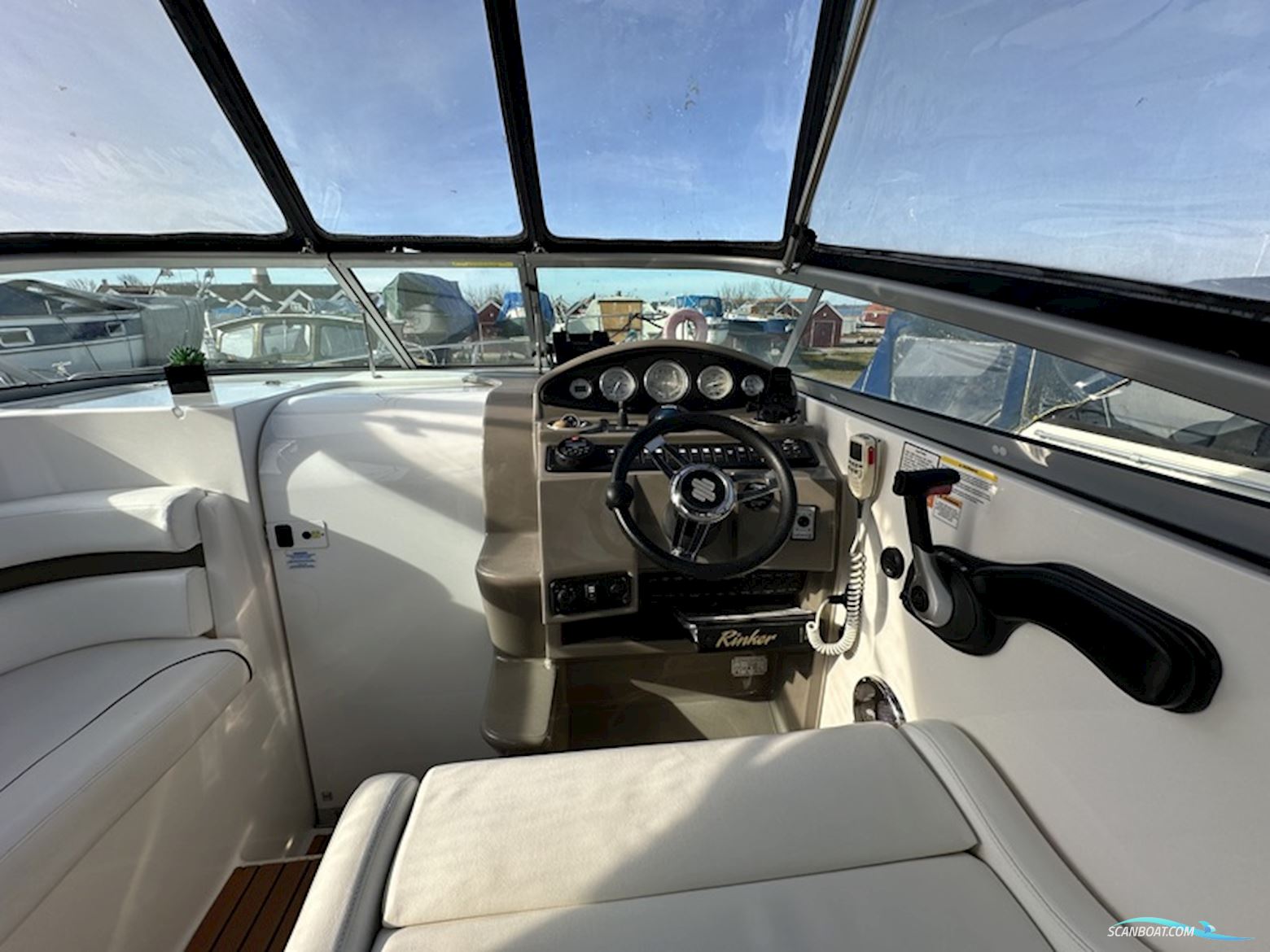 Rinker 260 express cruiser
