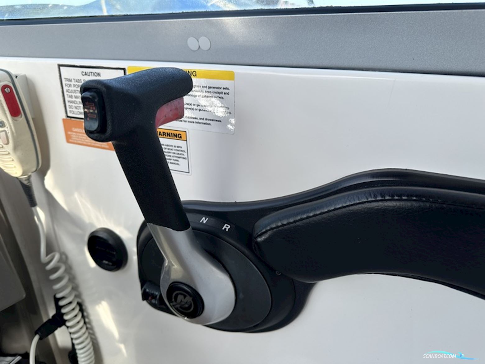 Rinker 260 express cruiser