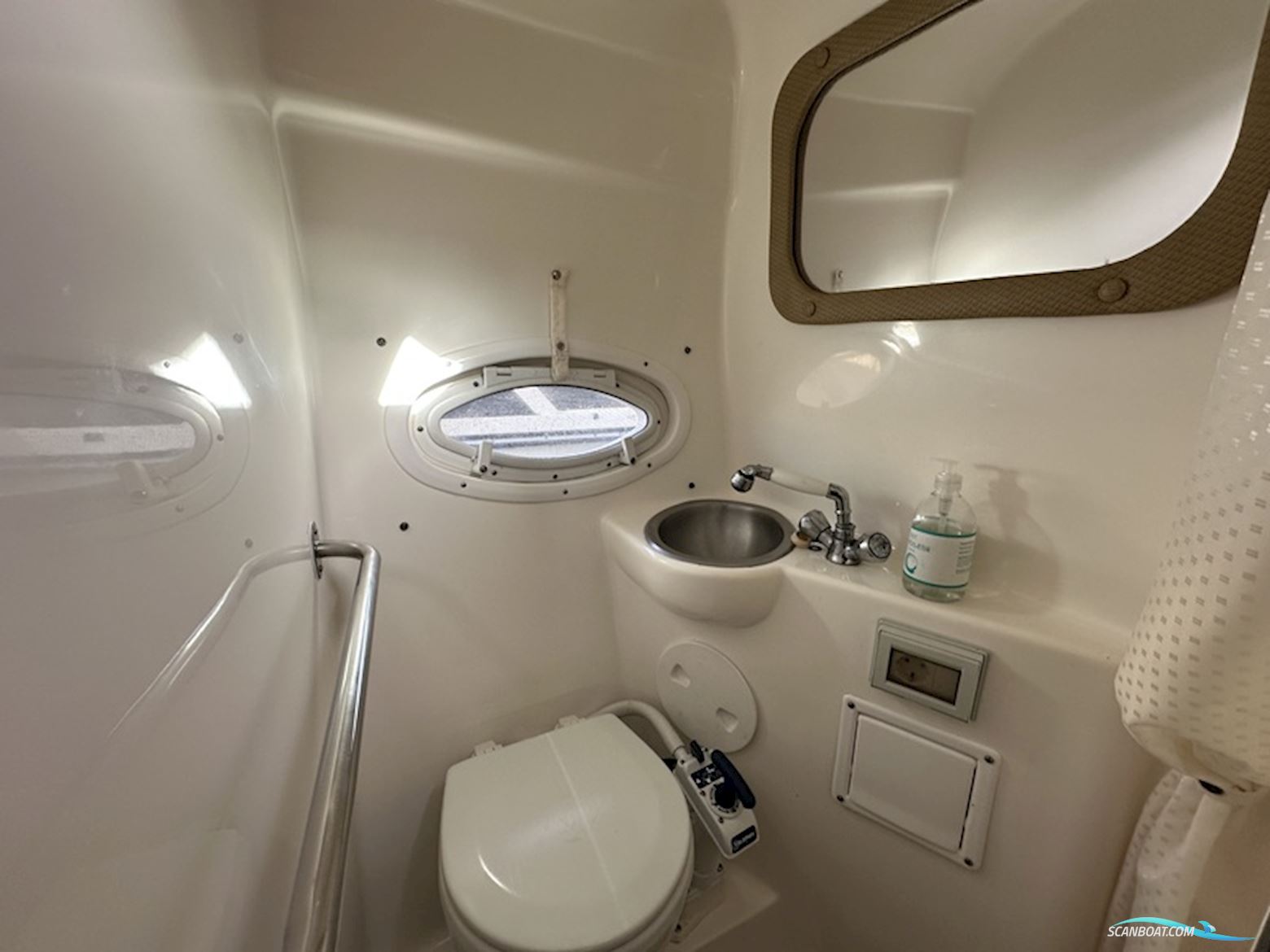 Rinker 260 express cruiser