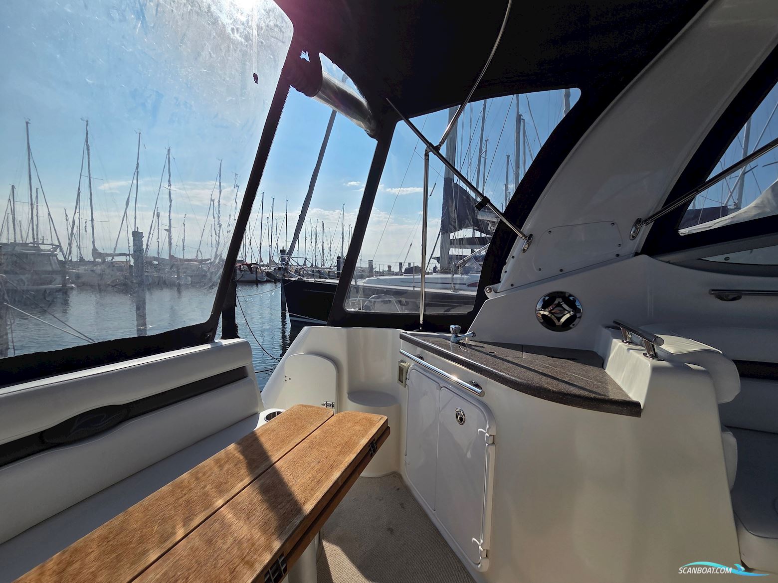 Rinker 260 Express Cruiser