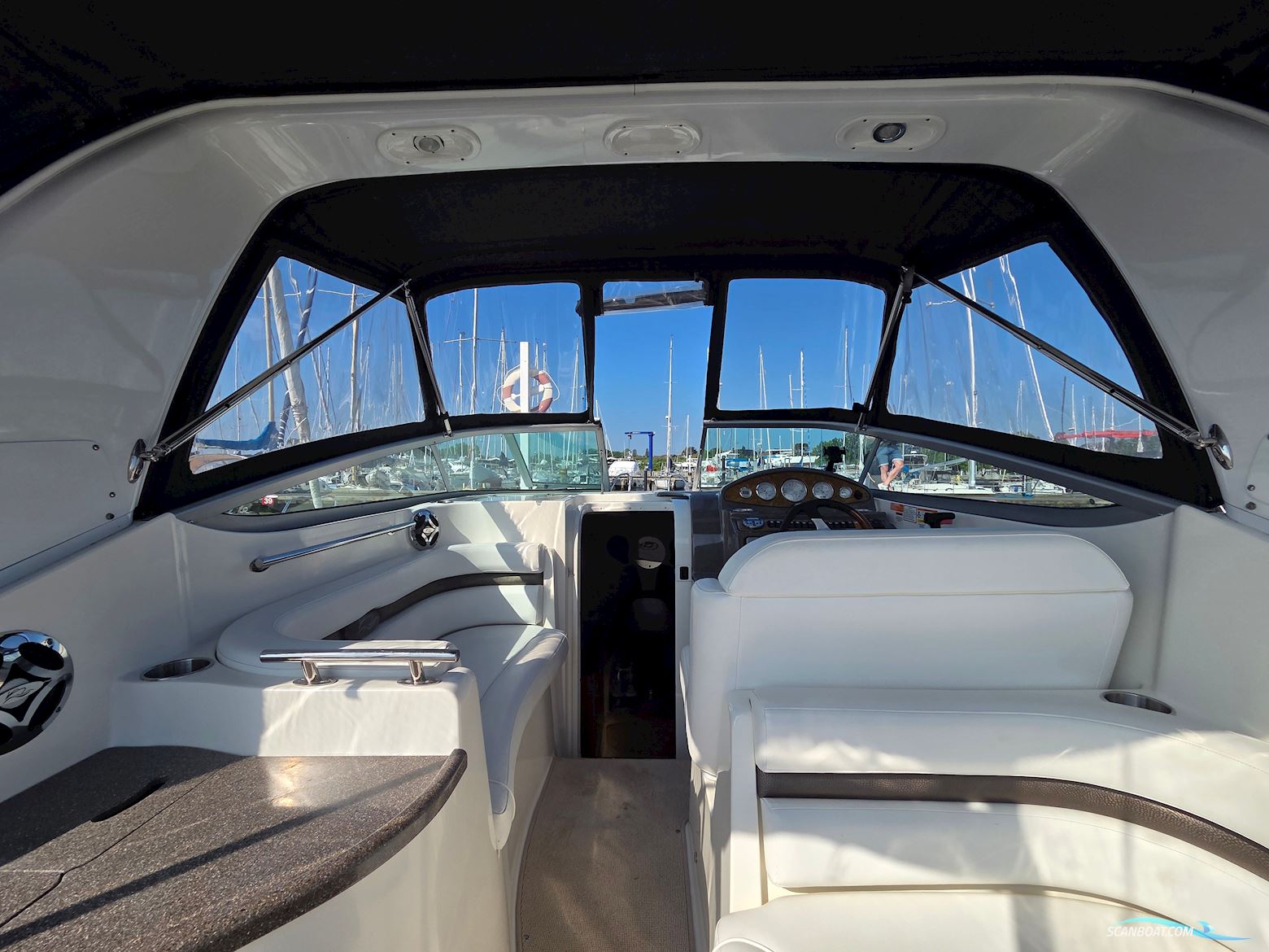 Rinker 260 Express Cruiser