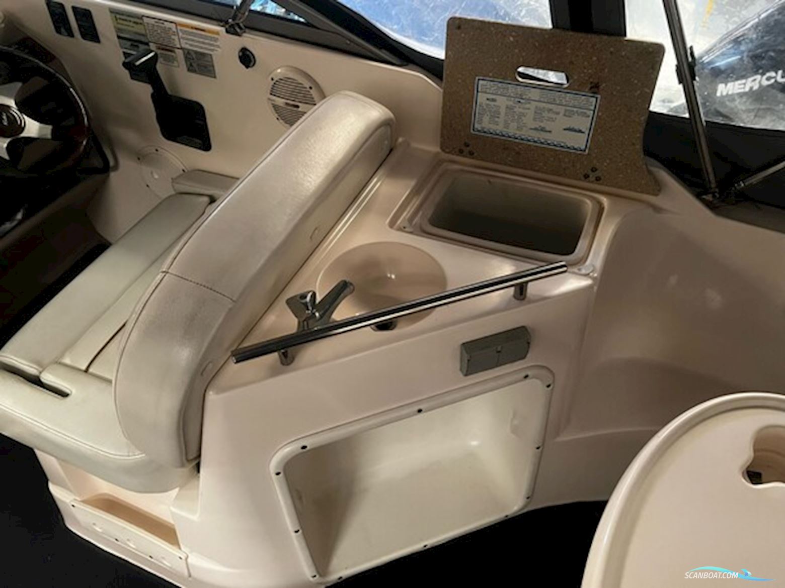 Rinker 27 Fiesta Vee, Volvo Penta 5.7 (Ferskvandskølet)