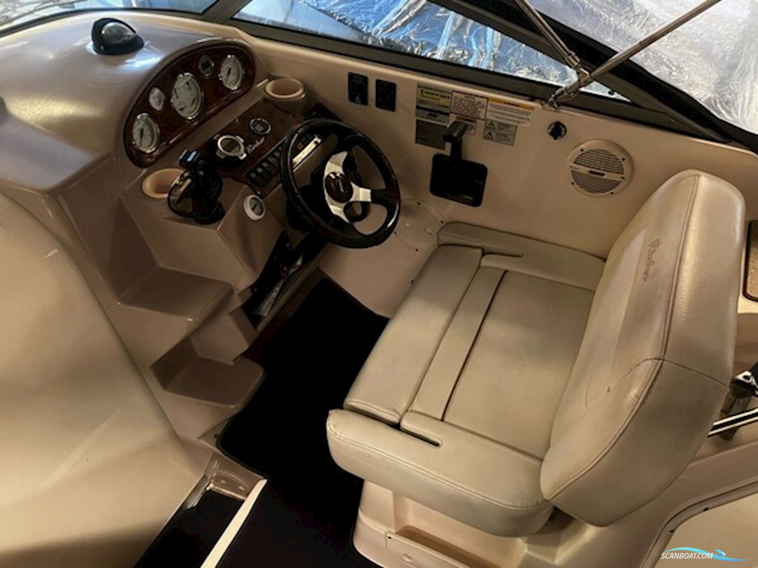 Rinker 27 Fiesta Vee, Volvo Penta 5.7 (Ferskvandskølet)