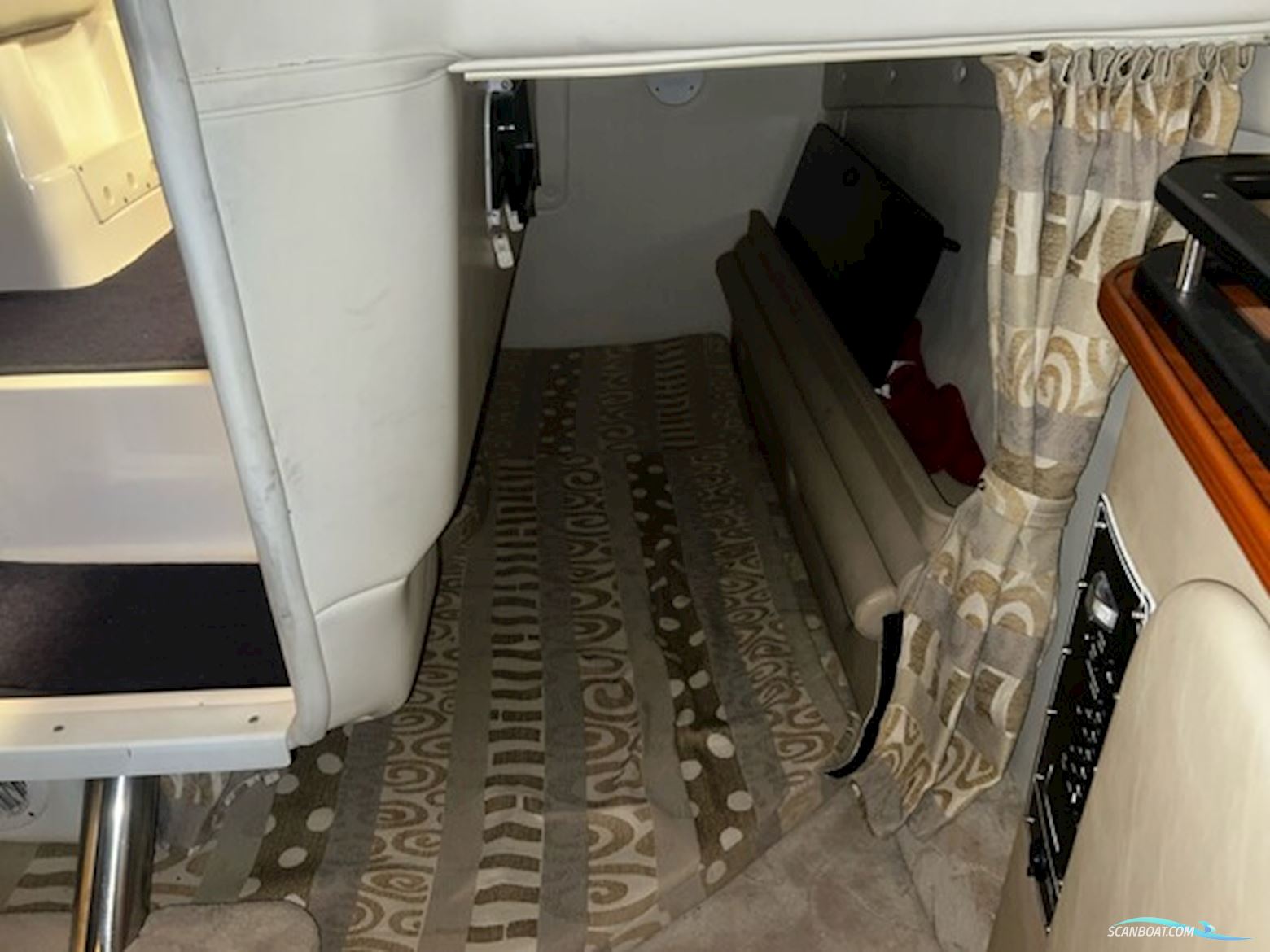 Rinker 27 Fiesta Vee, Volvo Penta 5.7 (Ferskvandskølet)