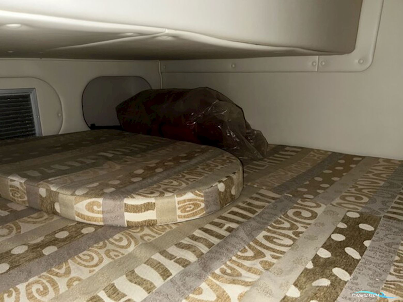 Rinker 27 Fiesta Vee, Volvo Penta 5.7 (Ferskvandskølet)