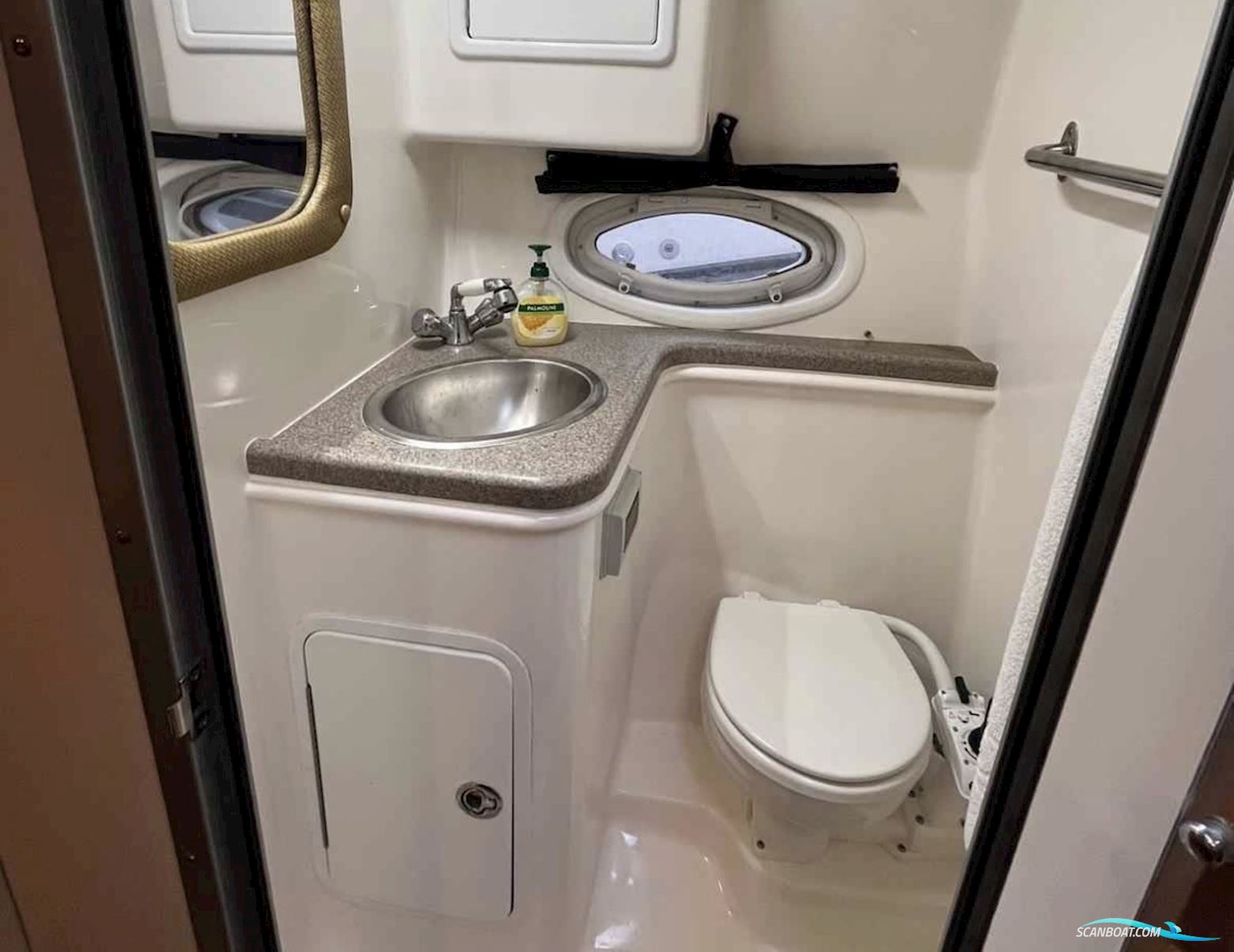 Rinker 280 Cabin Cruiser