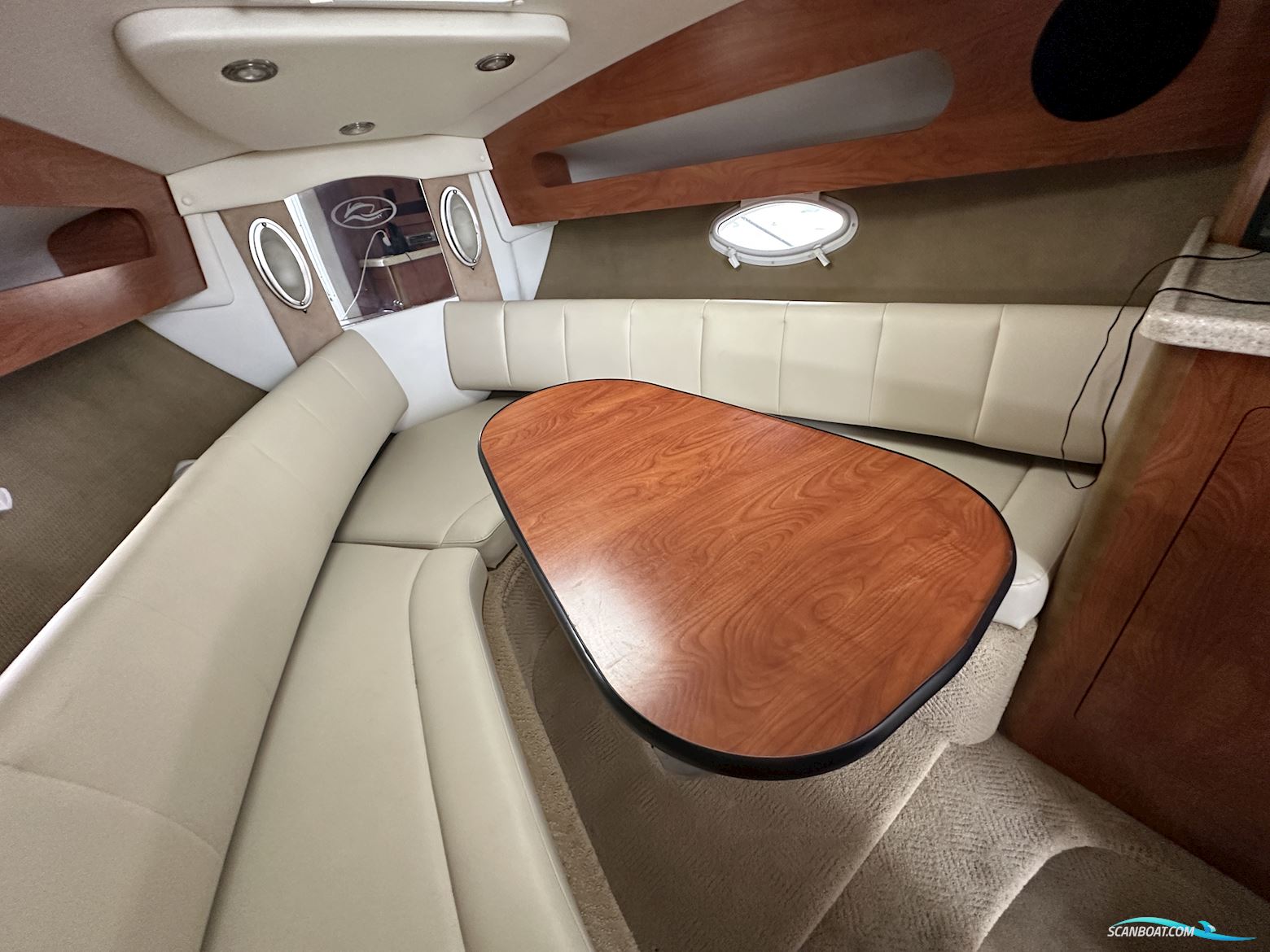 Rinker 280 Cabin Cruiser