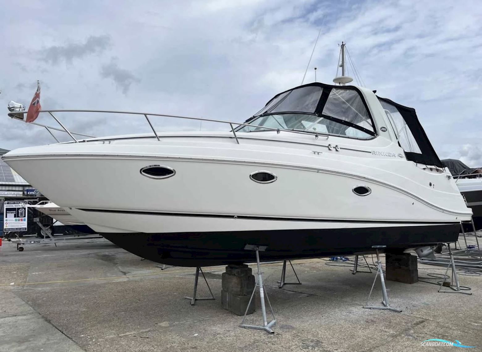 Rinker 280 Cabin Cruiser Motorboat 2008, with Volvo engine, United Kingdom