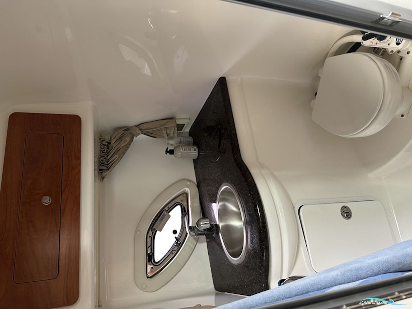 Rinker 310 Express Cruiser