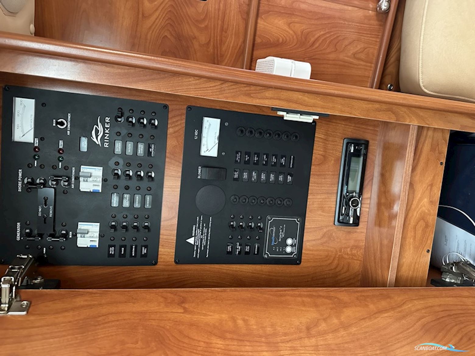 Rinker 310 Express Cruiser