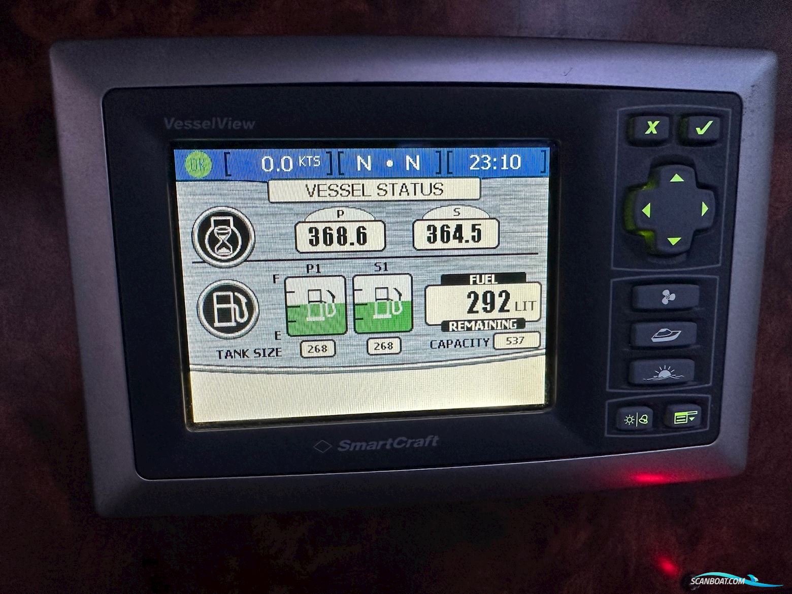 Rinker 310 Express Cruiser